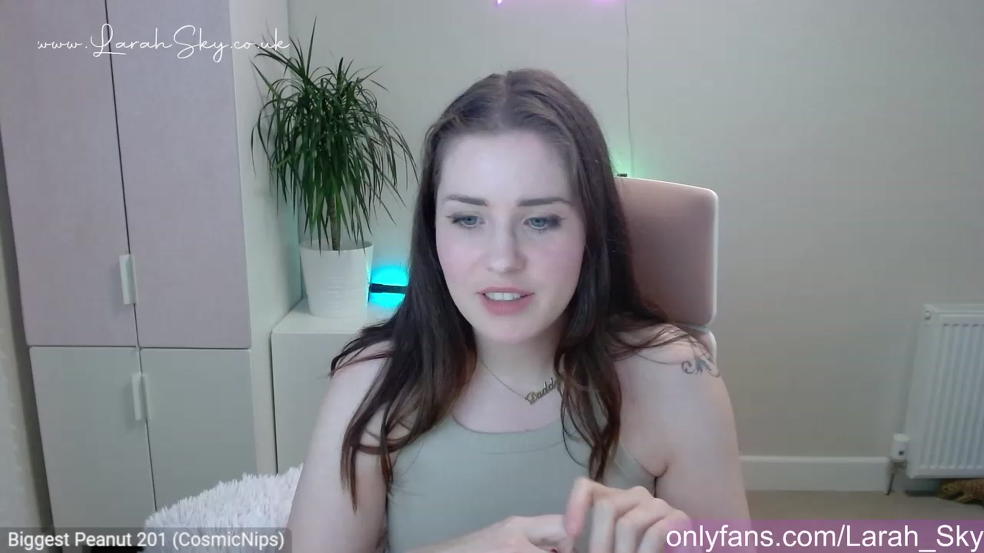 Gallery image thumbnail from Larah_Sky's myfreecams stream on, 05/08/2023, 20:24 image 11 of 20
