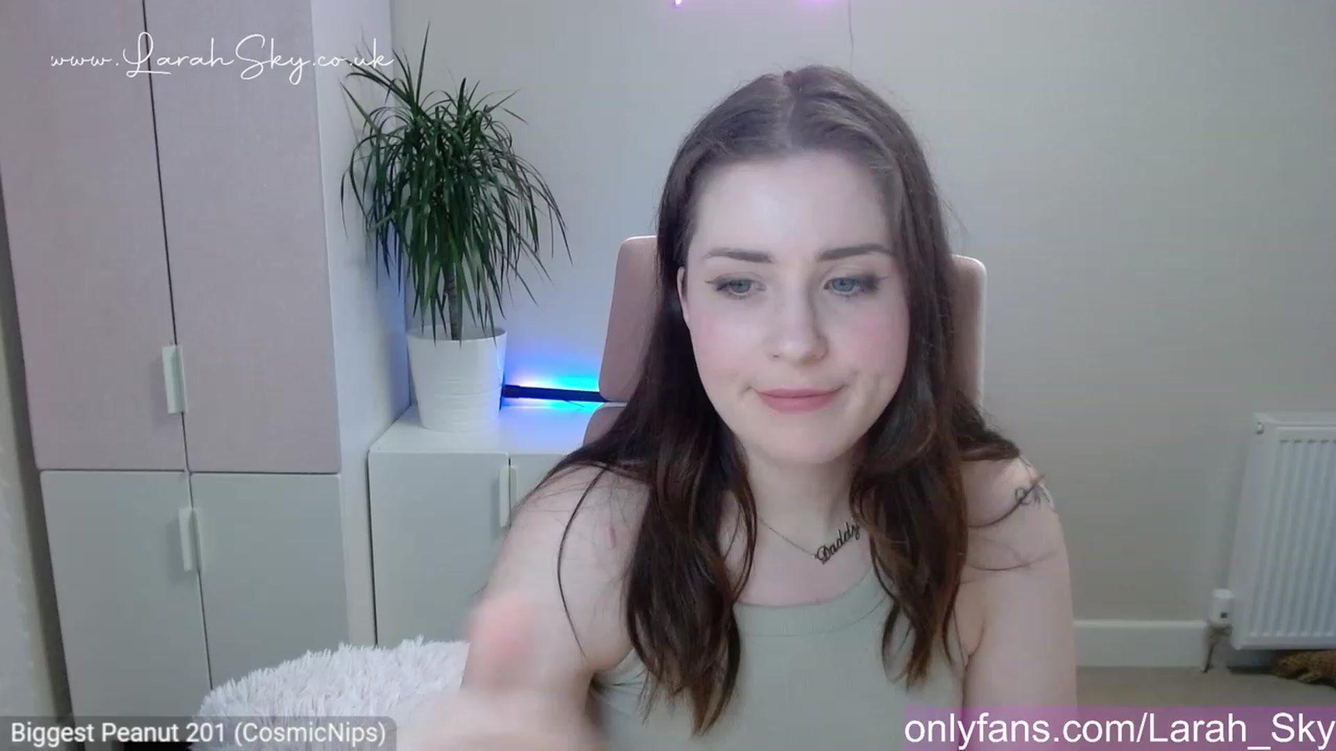 Gallery image thumbnail from Larah_Sky's myfreecams stream on, 05/08/2023, 20:24 image 13 of 20
