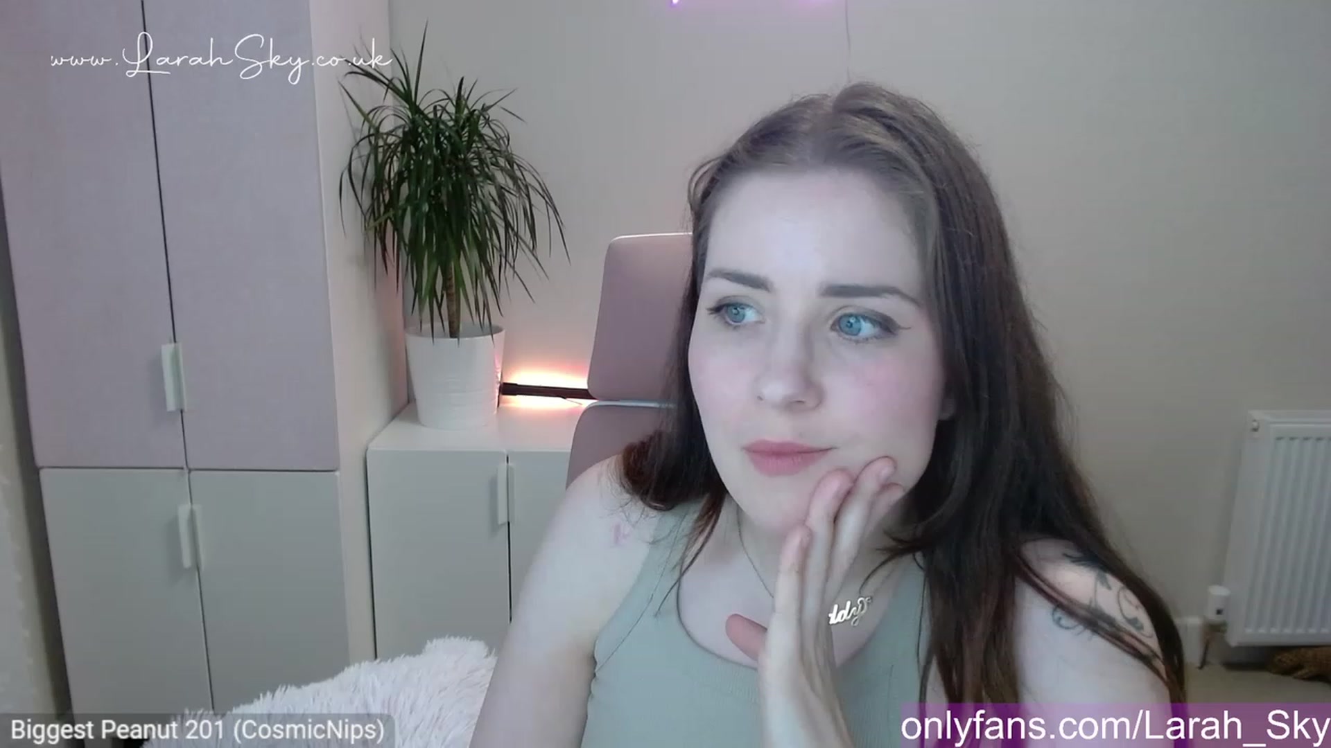 Gallery image thumbnail from Larah_Sky's myfreecams stream on, 05/08/2023, 20:24 image 1 of 20