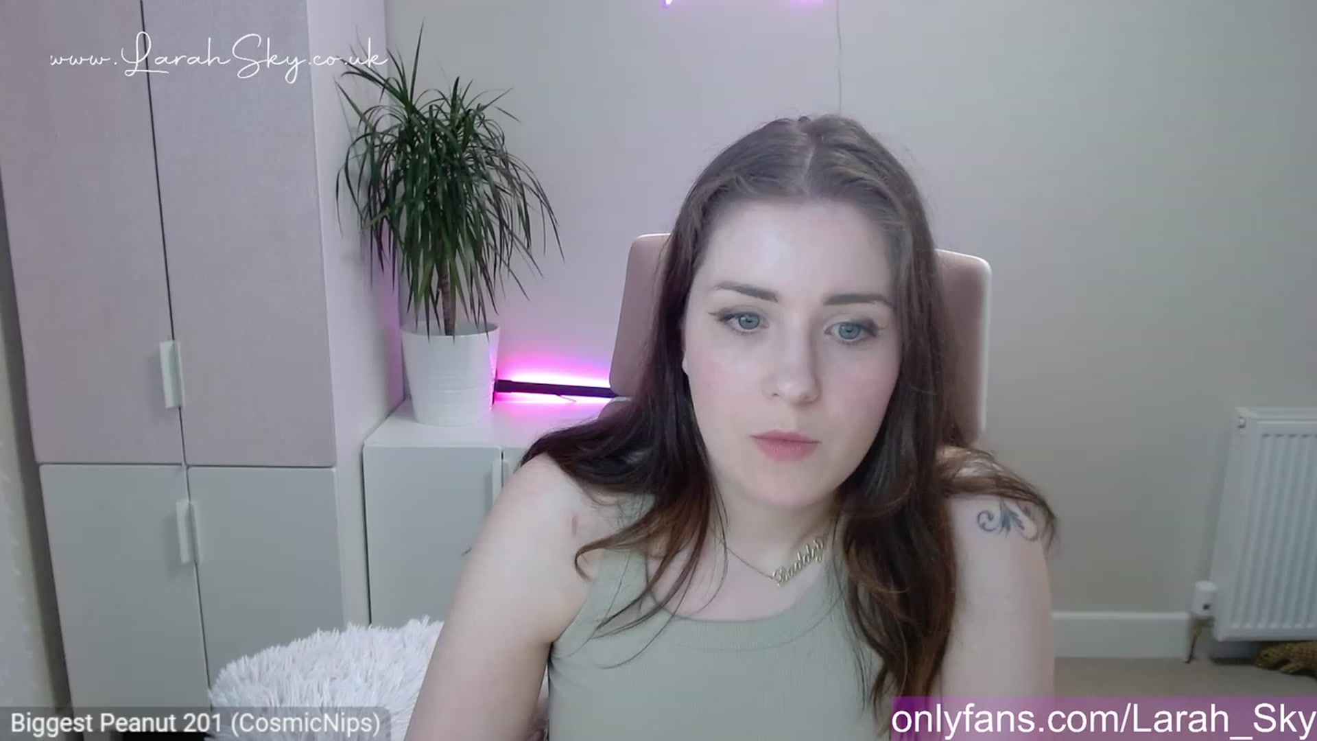 Gallery image thumbnail from Larah_Sky's myfreecams stream on, 05/08/2023, 20:24 image 15 of 20
