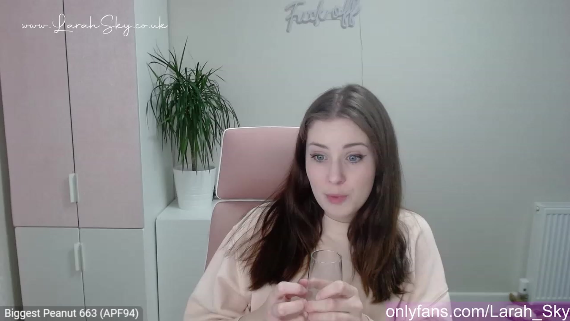 Gallery image thumbnail from Larah_Sky's myfreecams stream on, 05/14/2023, 19:56 image 10 of 20