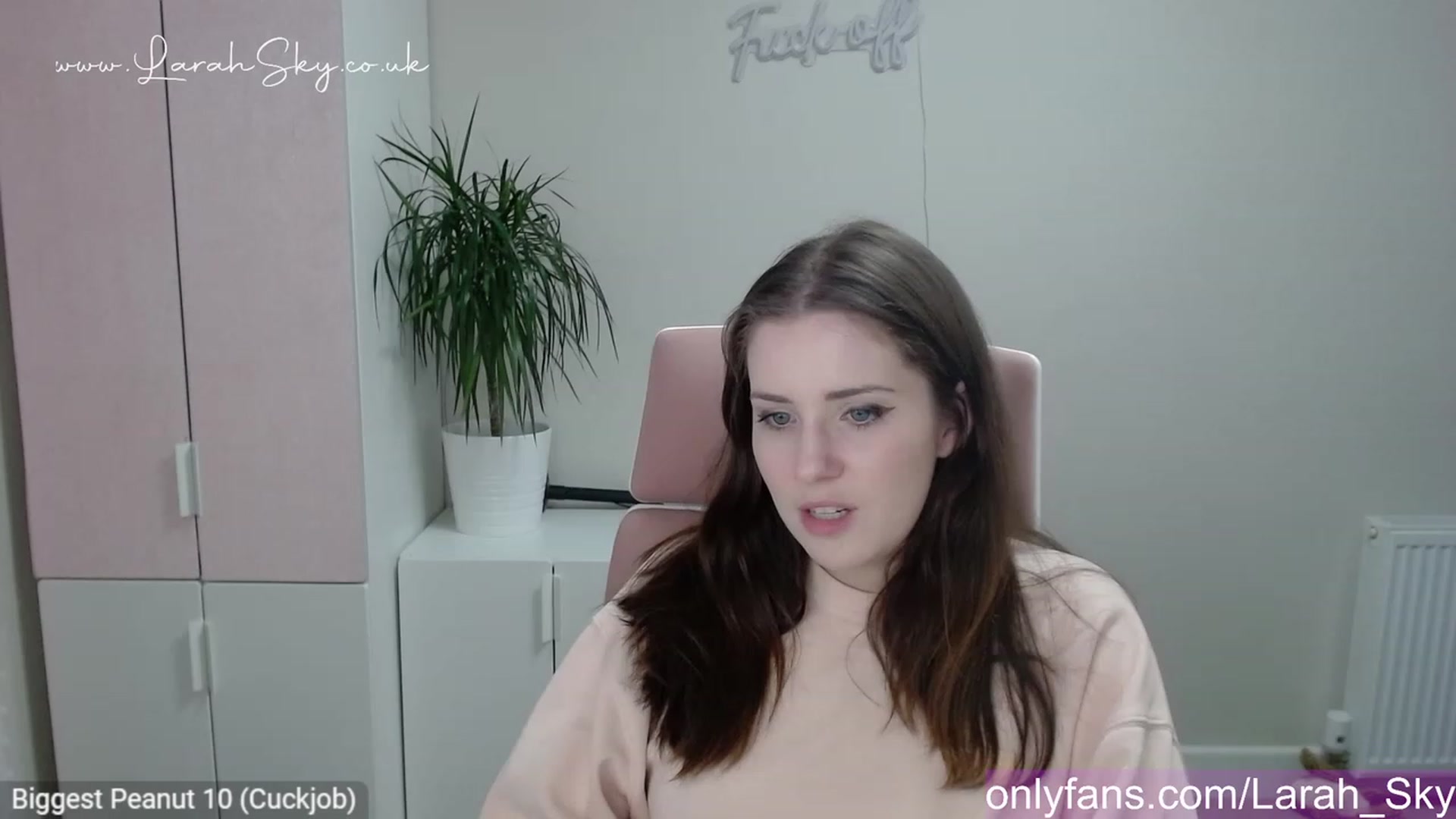 Gallery image thumbnail from Larah_Sky's myfreecams stream on, 05/14/2023, 19:56 image 3 of 20