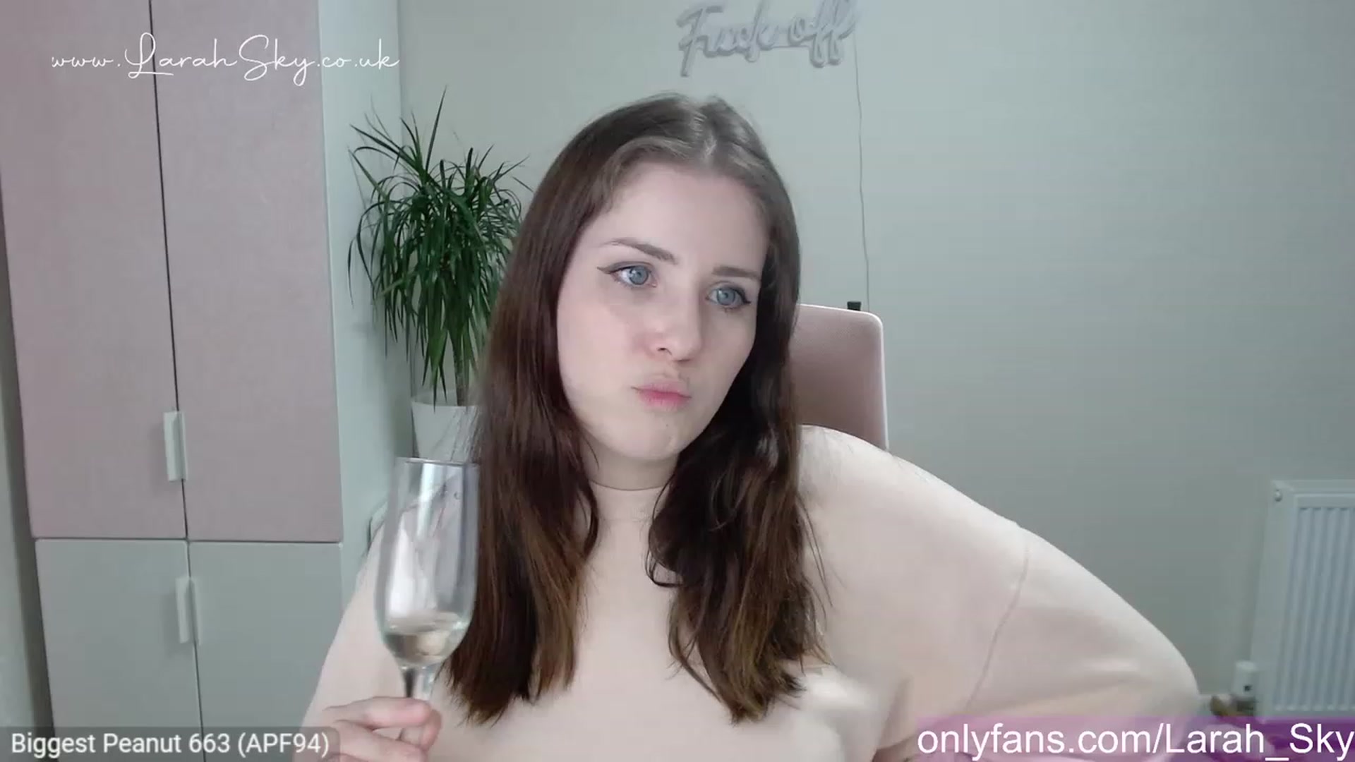 Gallery image thumbnail from Larah_Sky's myfreecams stream on, 05/14/2023, 19:56 image 11 of 20