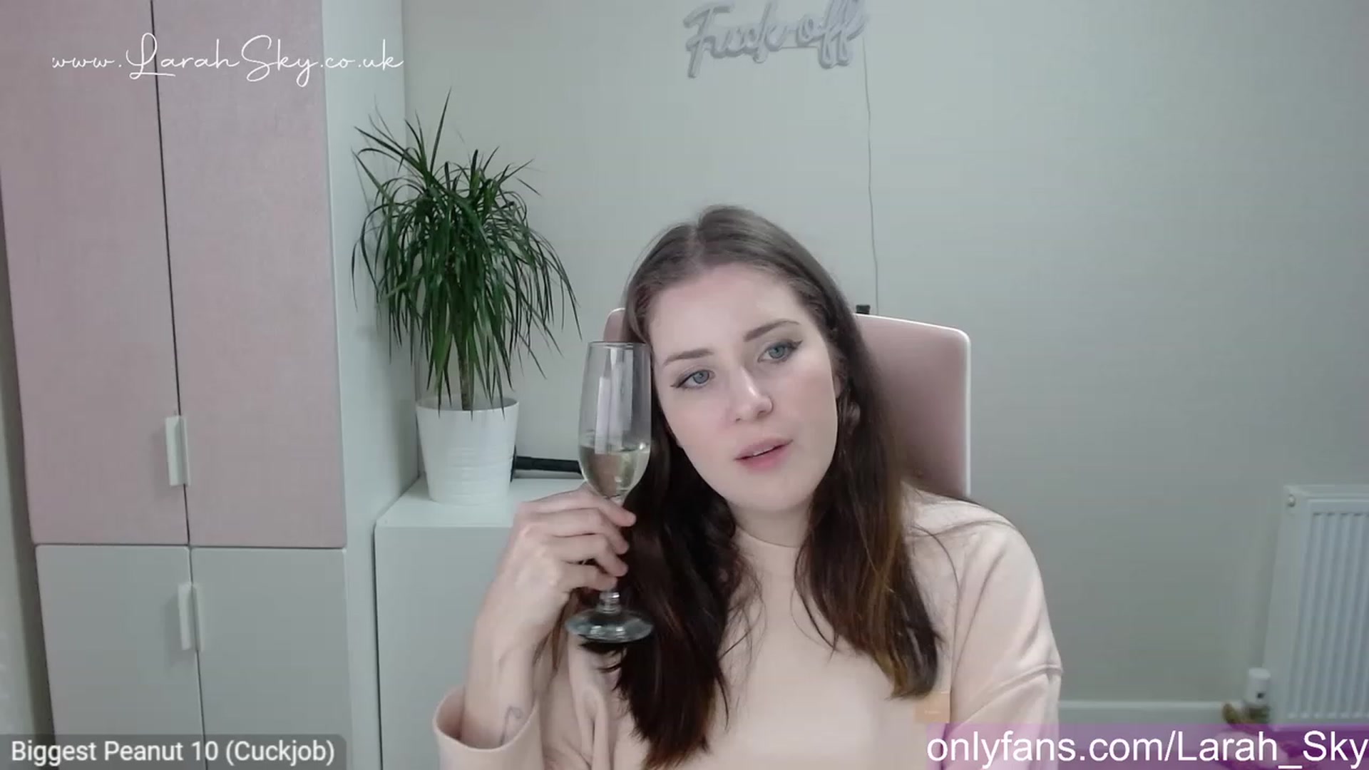 Gallery image thumbnail from Larah_Sky's myfreecams stream on, 05/14/2023, 19:56 image 4 of 20