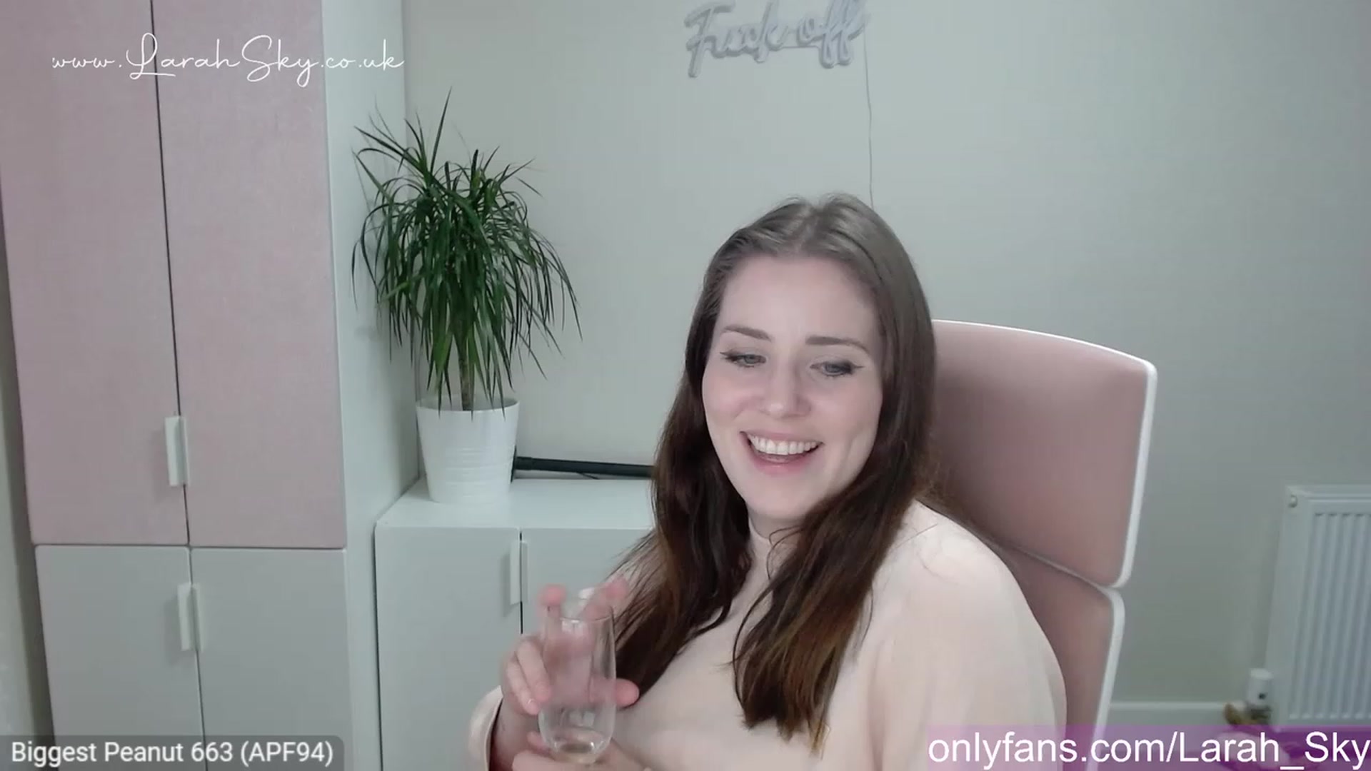 Gallery image thumbnail from Larah_Sky's myfreecams stream on, 05/14/2023, 19:56 image 14 of 20