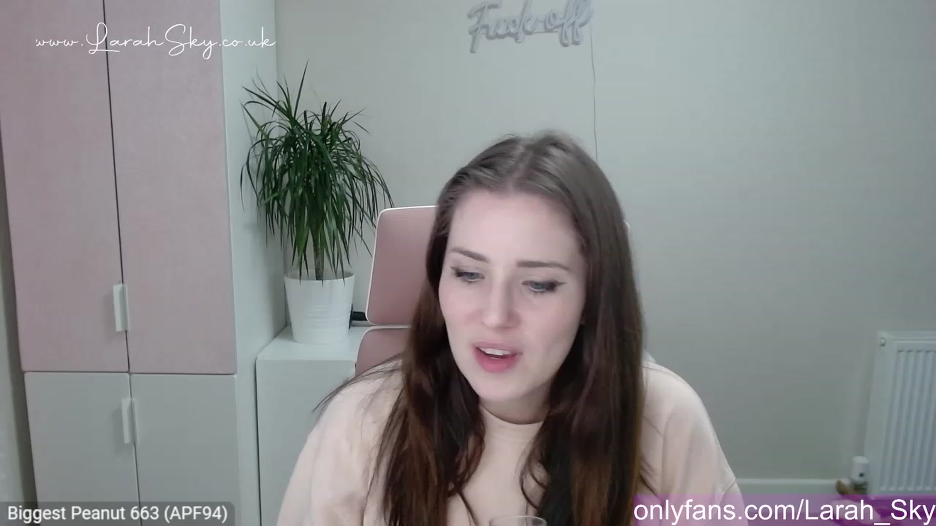 Gallery image thumbnail from Larah_Sky's myfreecams stream on, 05/14/2023, 19:56 image 16 of 20