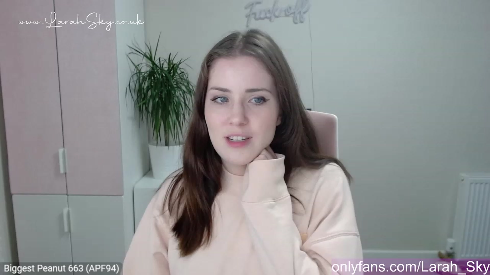 Gallery image thumbnail from Larah_Sky's myfreecams stream on, 05/14/2023, 19:56 image 9 of 20
