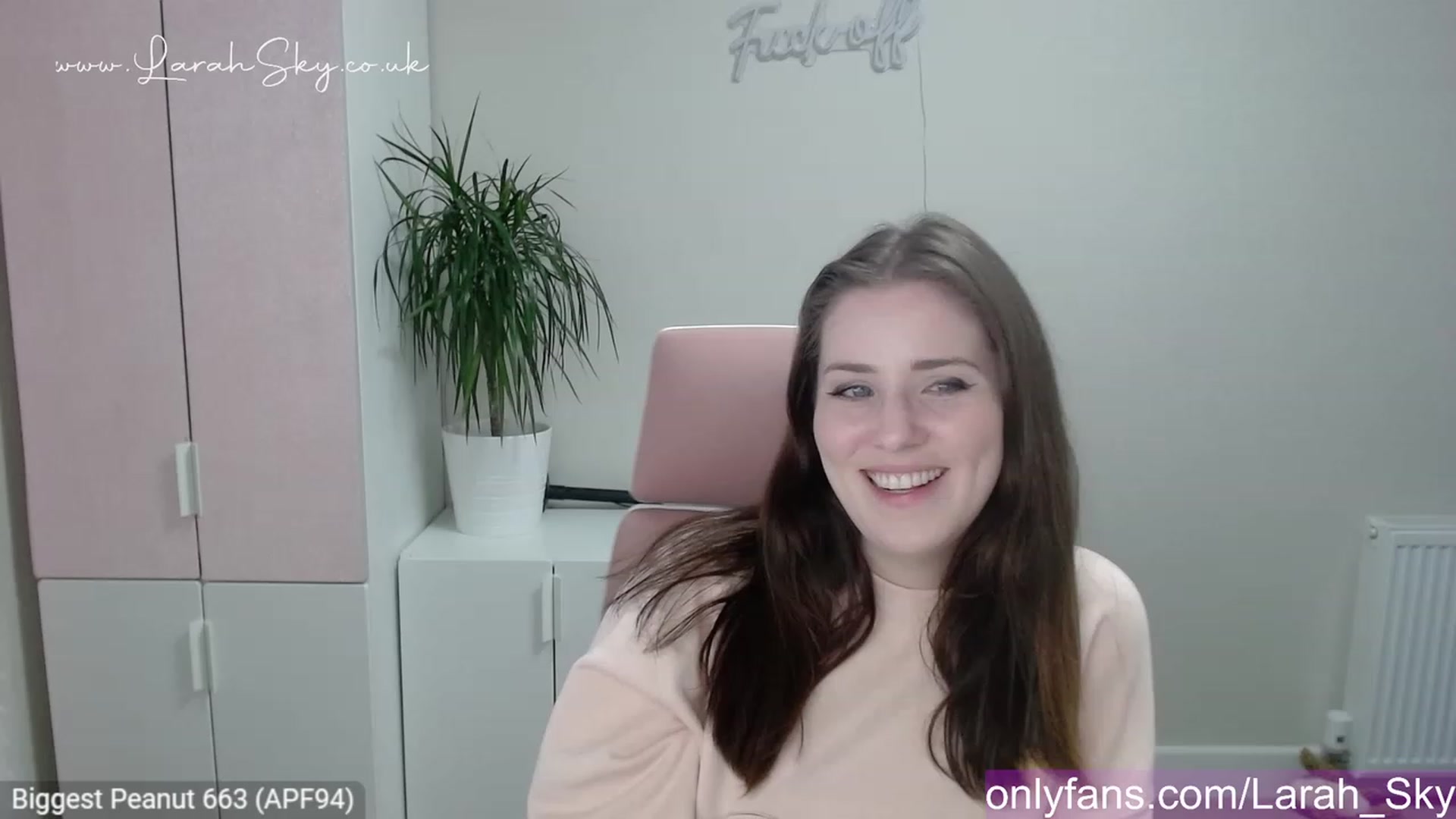 Gallery image thumbnail from Larah_Sky's myfreecams stream on, 05/14/2023, 19:56 image 13 of 20