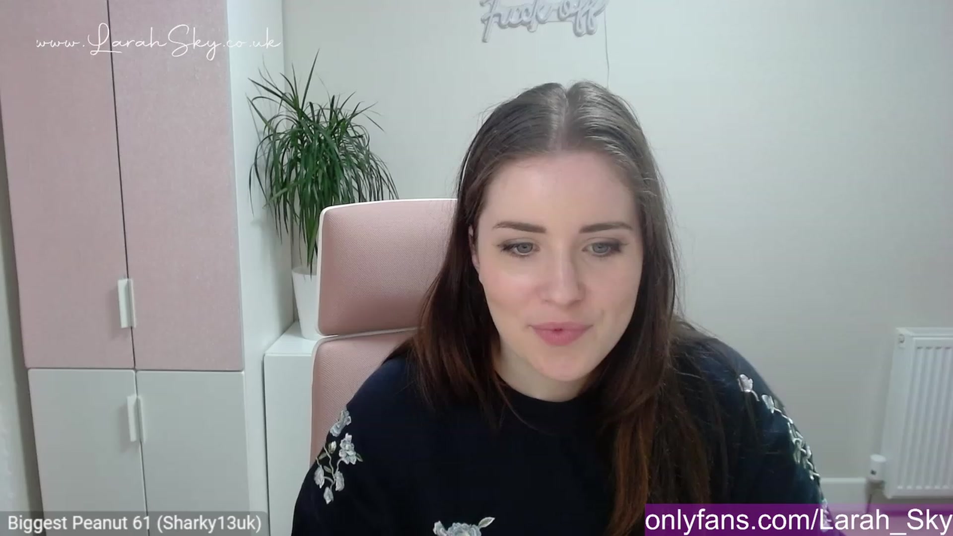 Gallery image thumbnail from Larah_Sky's myfreecams stream on, 05/18/2023, 22:41 image 6 of 20