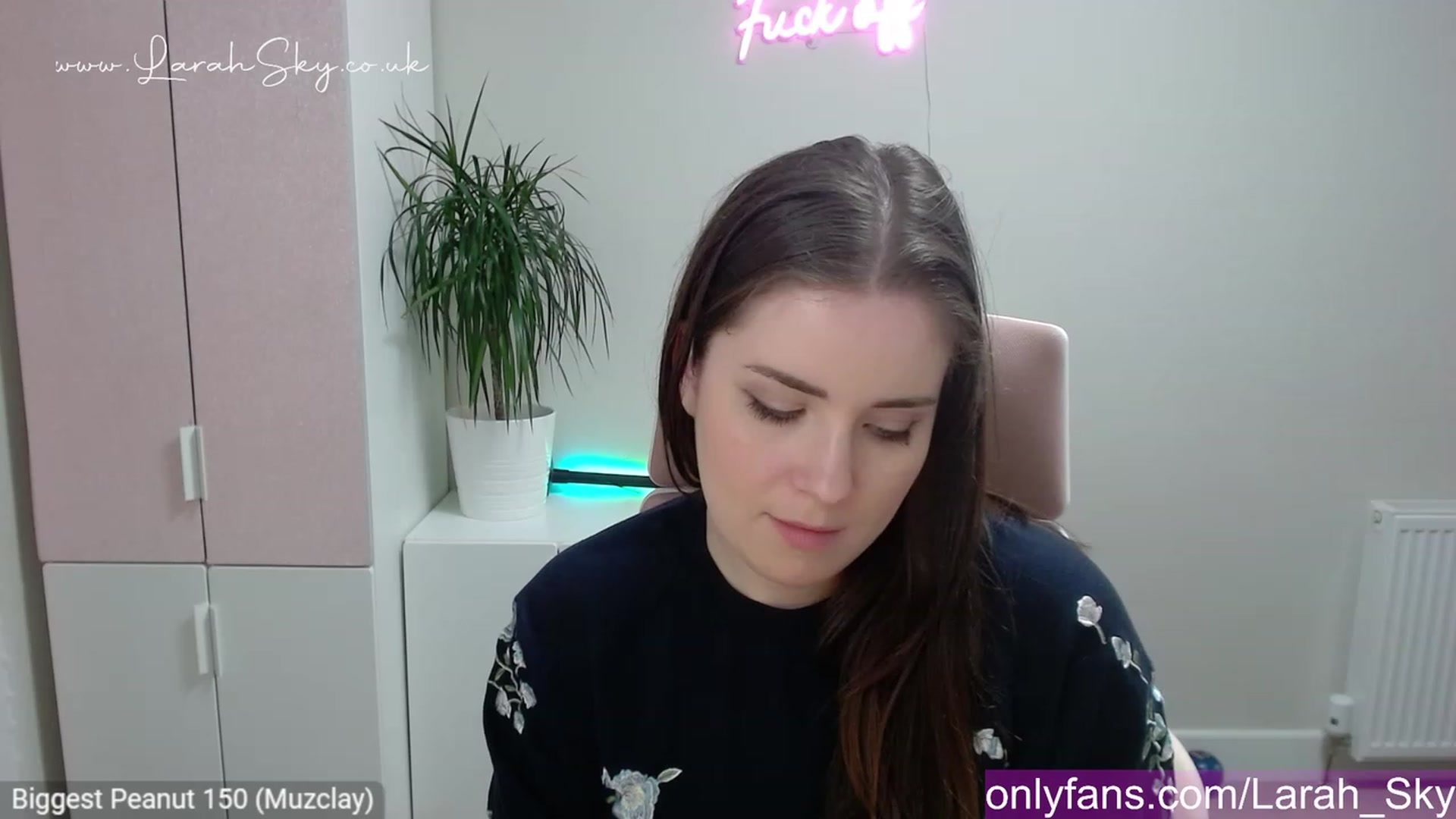 Gallery image thumbnail from Larah_Sky's myfreecams stream on, 05/18/2023, 22:41 image 14 of 20