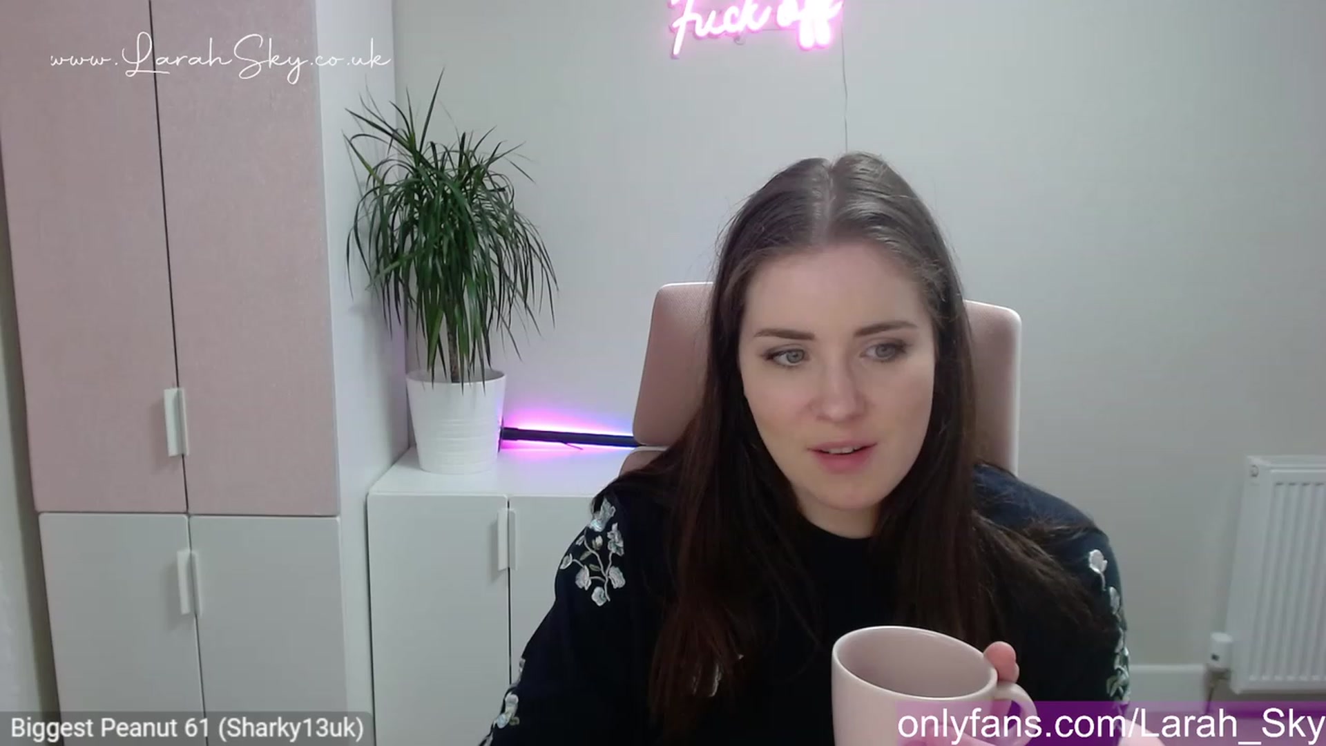 Gallery image thumbnail from Larah_Sky's myfreecams stream on, 05/18/2023, 22:41 image 12 of 20