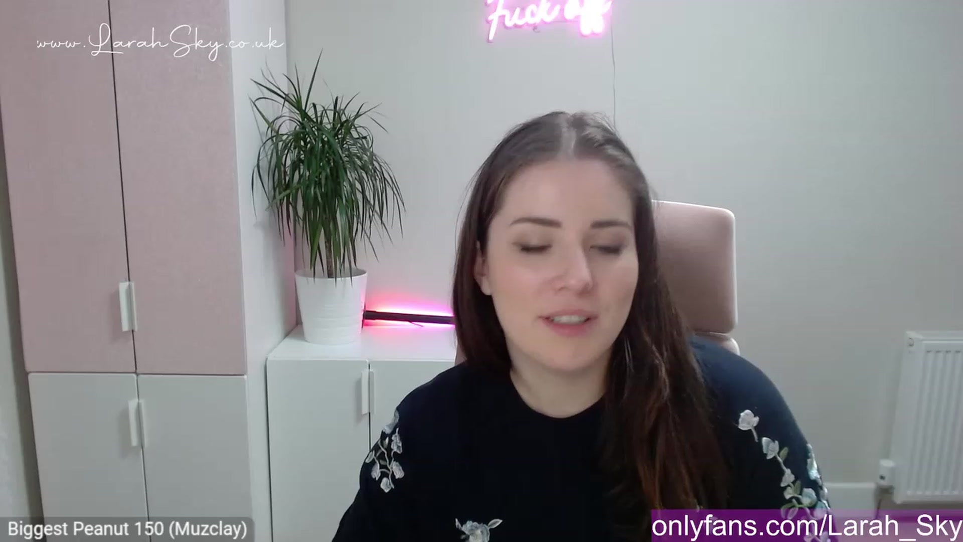 Gallery image thumbnail from Larah_Sky's myfreecams stream on, 05/18/2023, 22:41 image 16 of 20