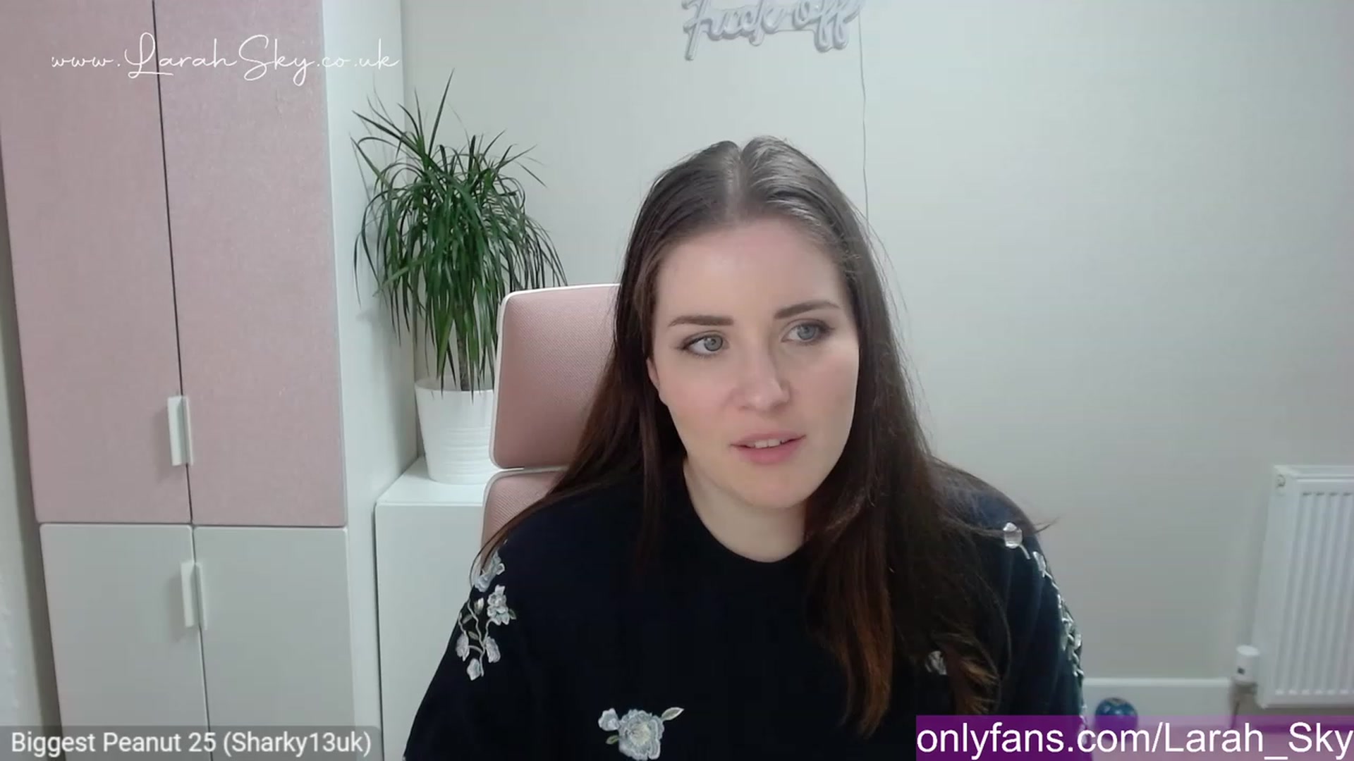 Gallery image thumbnail from Larah_Sky's myfreecams stream on, 05/18/2023, 22:41 image 1 of 20