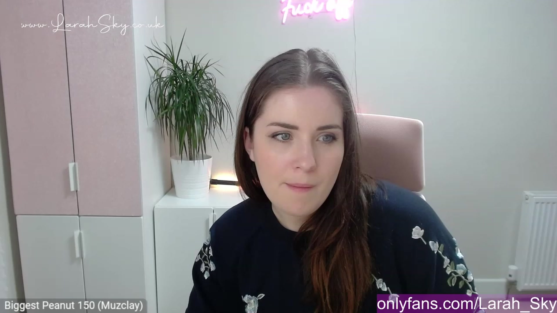 Gallery image thumbnail from Larah_Sky's myfreecams stream on, 05/18/2023, 22:41 image 15 of 20