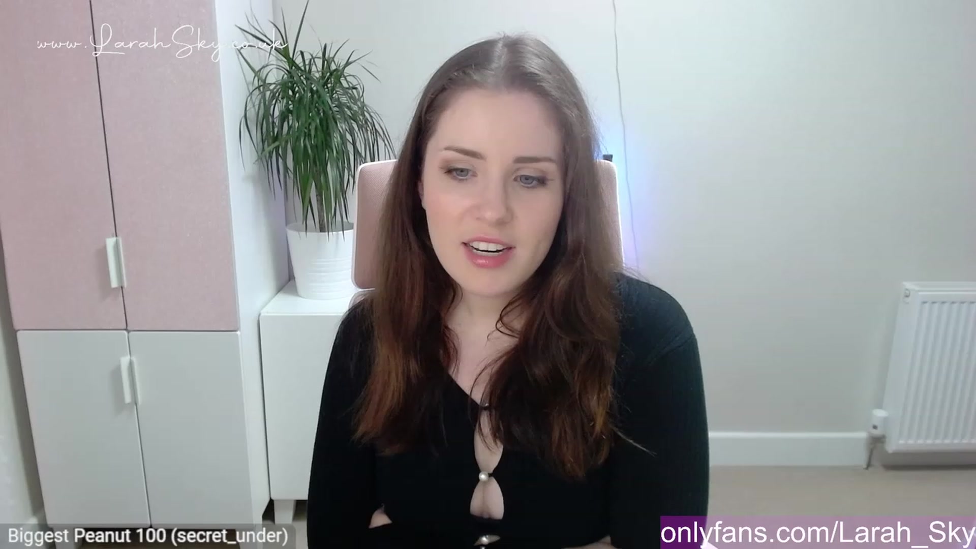 Gallery image thumbnail from Larah_Sky's myfreecams stream on, 05/19/2023, 22:32 image 13 of 20