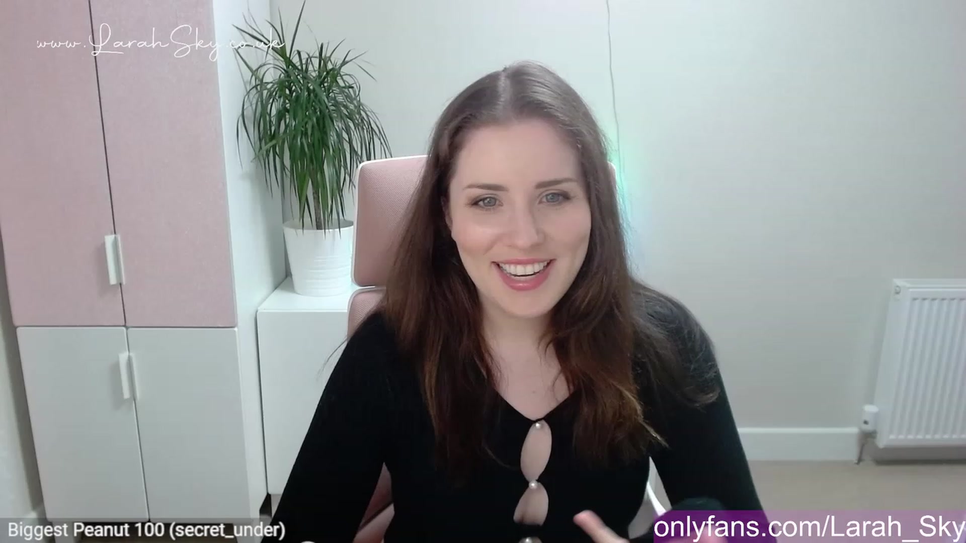 Gallery image thumbnail from Larah_Sky's myfreecams stream on, 05/19/2023, 22:32 image 2 of 20