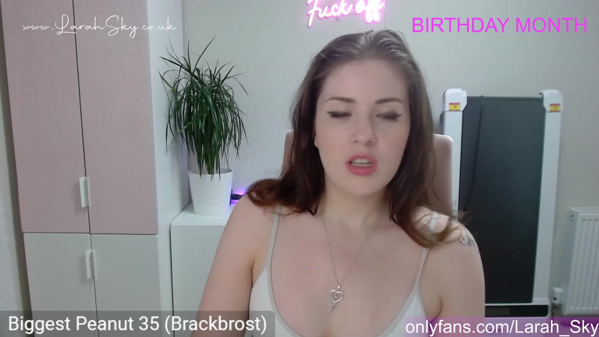 Gallery image thumbnail from Larah_Sky's myfreecams stream on, 06/01/2023, 22:09 image 15 of 20