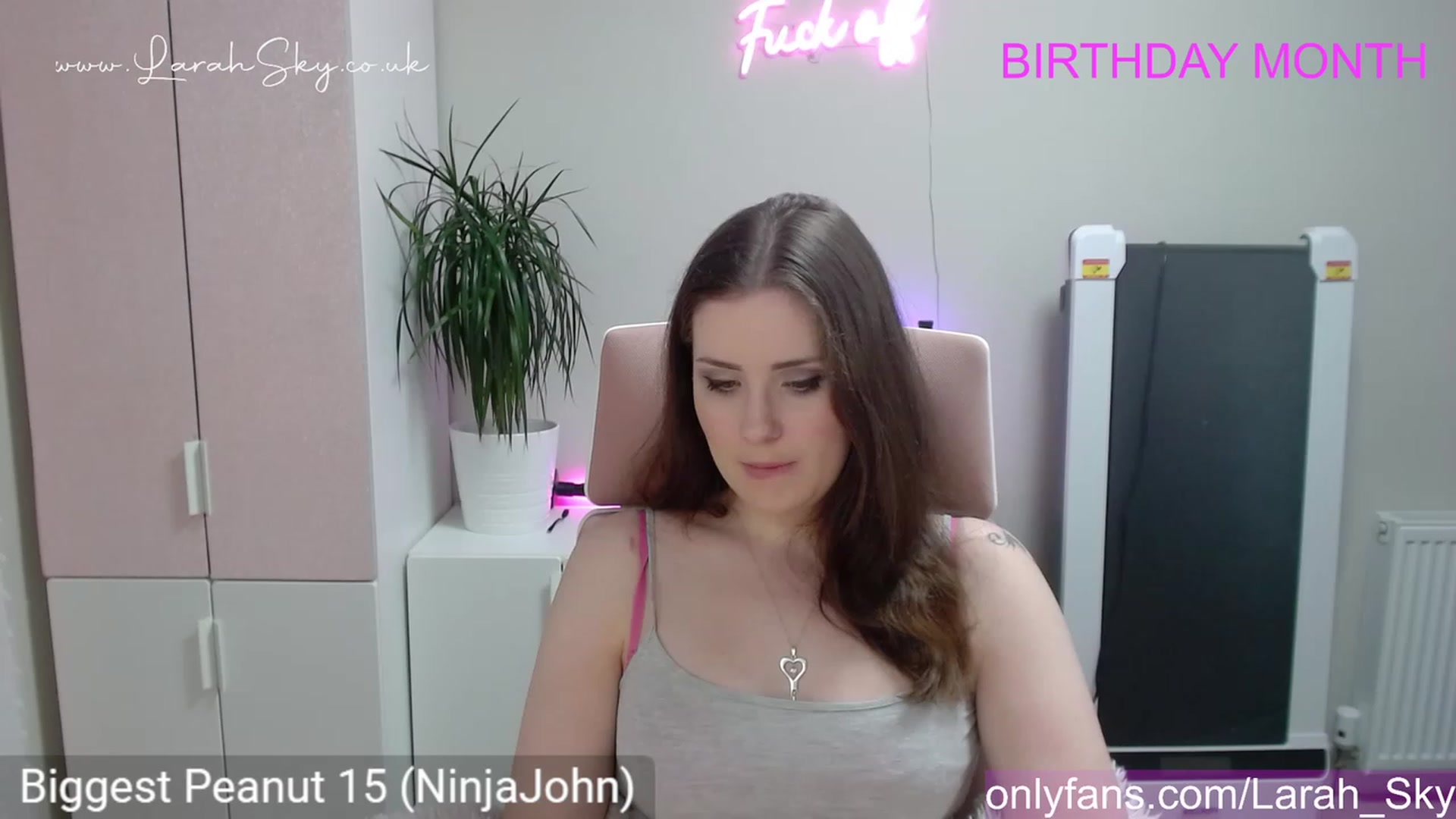 Gallery image thumbnail from Larah_Sky's myfreecams stream on, 06/02/2023, 20:56 image 14 of 20