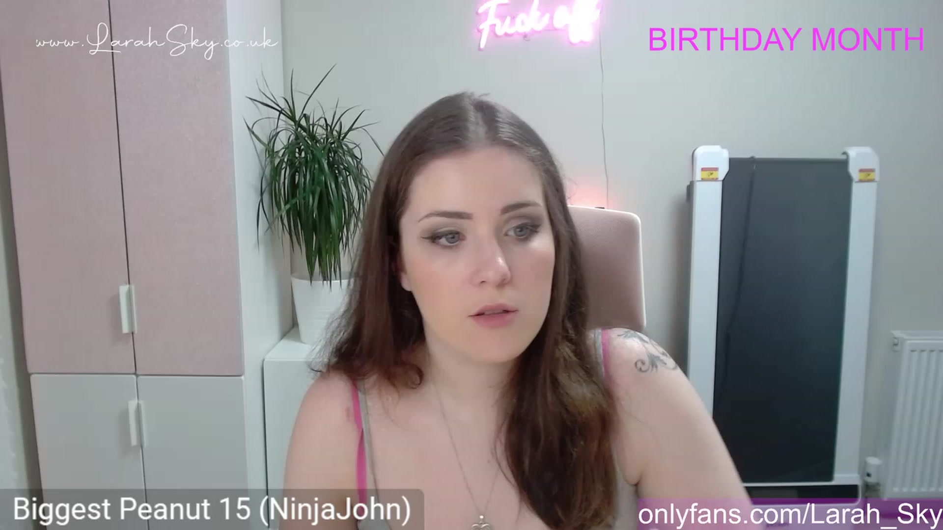 Gallery image thumbnail from Larah_Sky's myfreecams stream on, 06/02/2023, 20:56 image 16 of 20