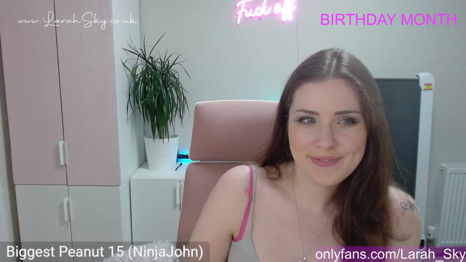 Gallery image thumbnail from Larah_Sky's myfreecams stream on, 06/02/2023, 20:56 image 12 of 20