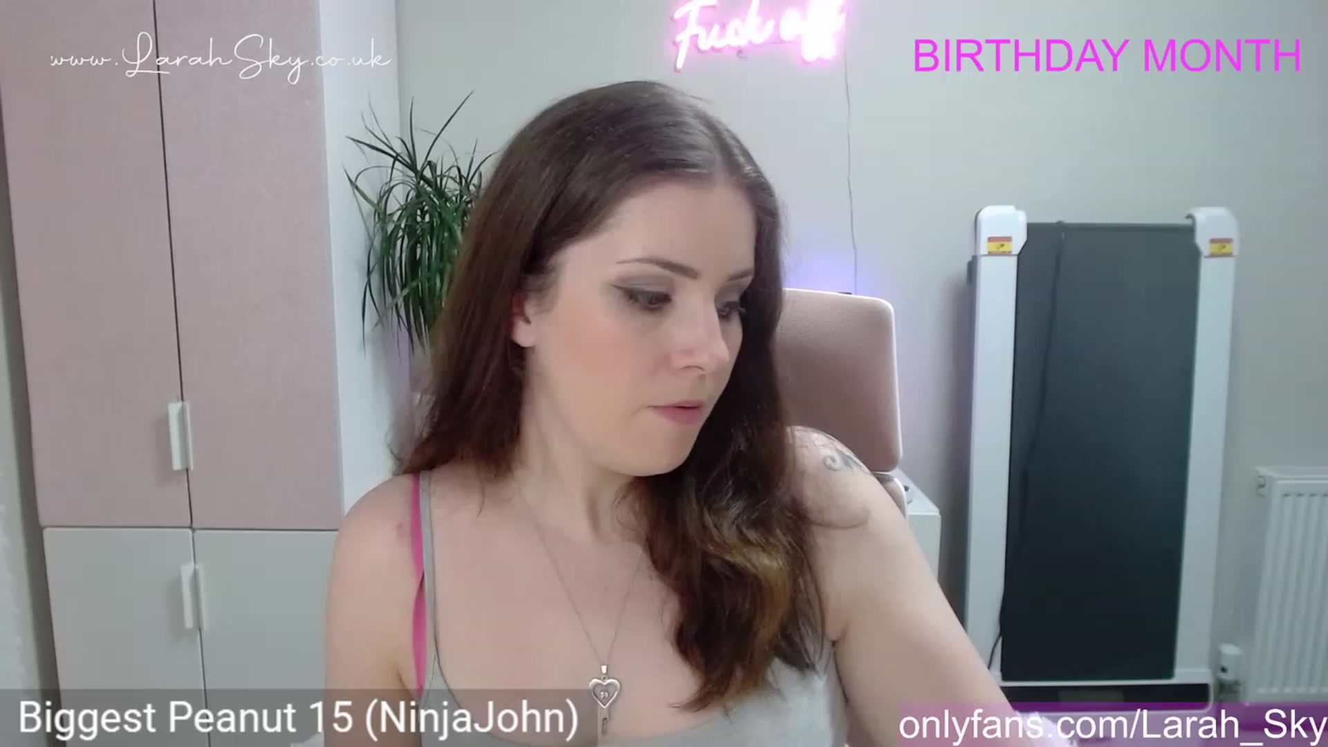 Gallery image thumbnail from Larah_Sky's myfreecams stream on, 06/02/2023, 20:56 image 11 of 20