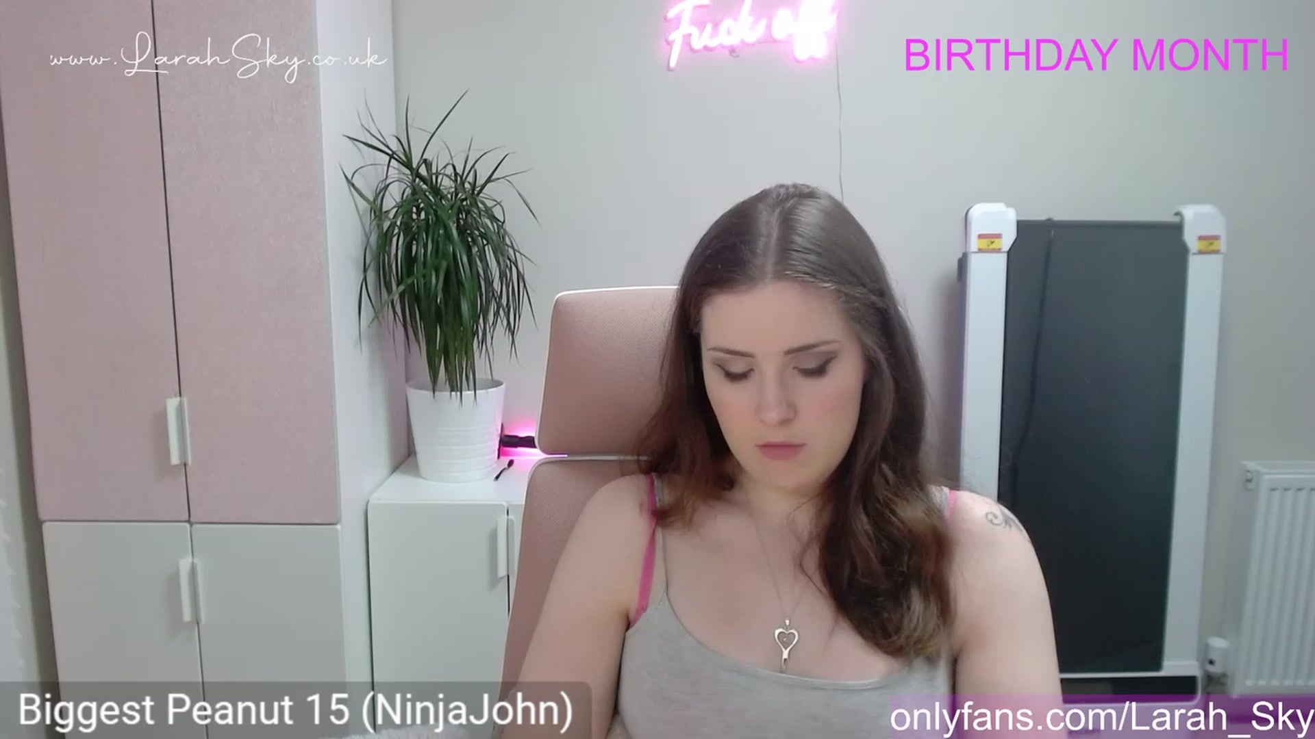 Gallery image thumbnail from Larah_Sky's myfreecams stream on, 06/02/2023, 20:56 image 17 of 20