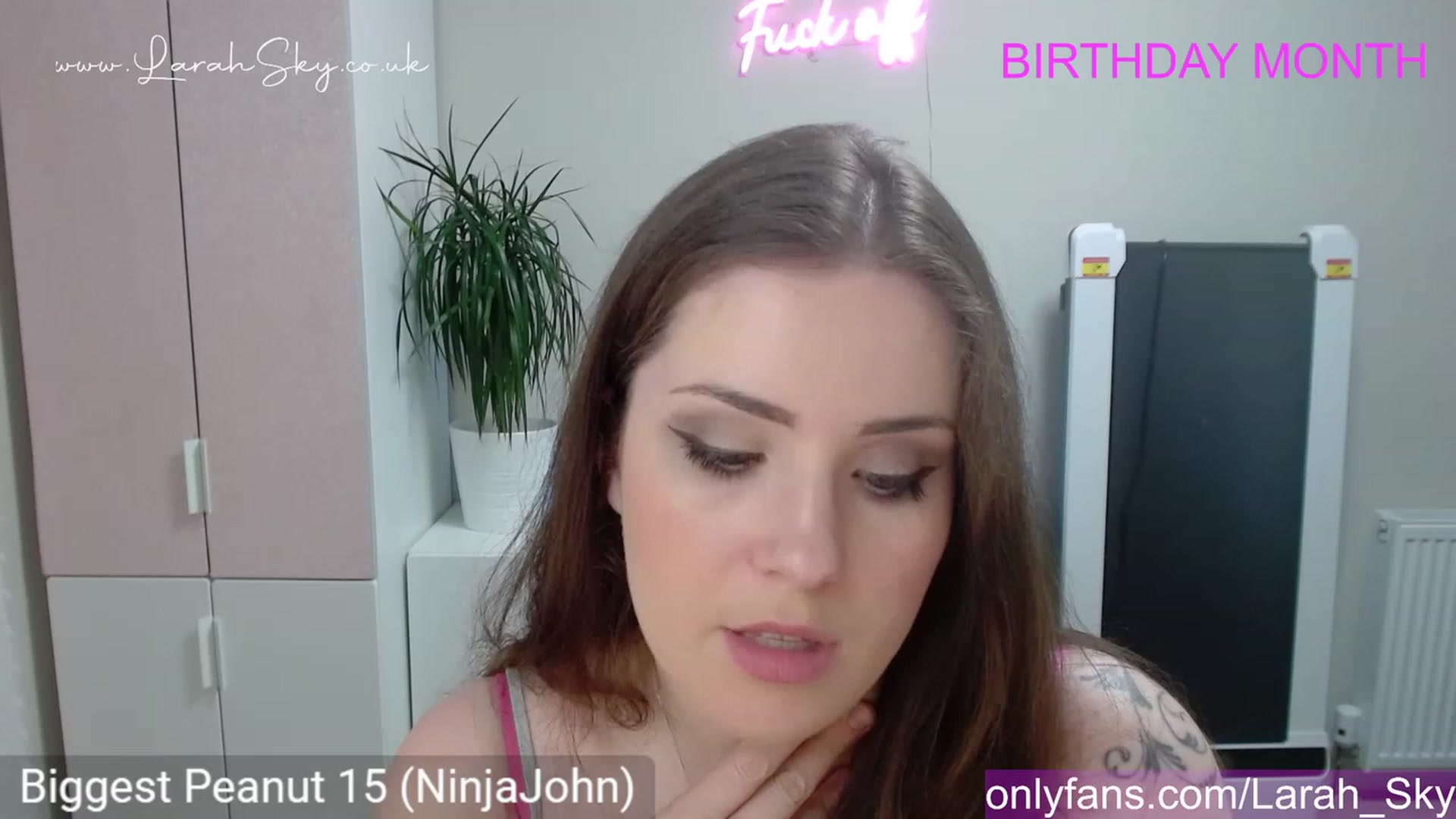 Gallery image thumbnail from Larah_Sky's myfreecams stream on, 06/02/2023, 20:56 image 15 of 20