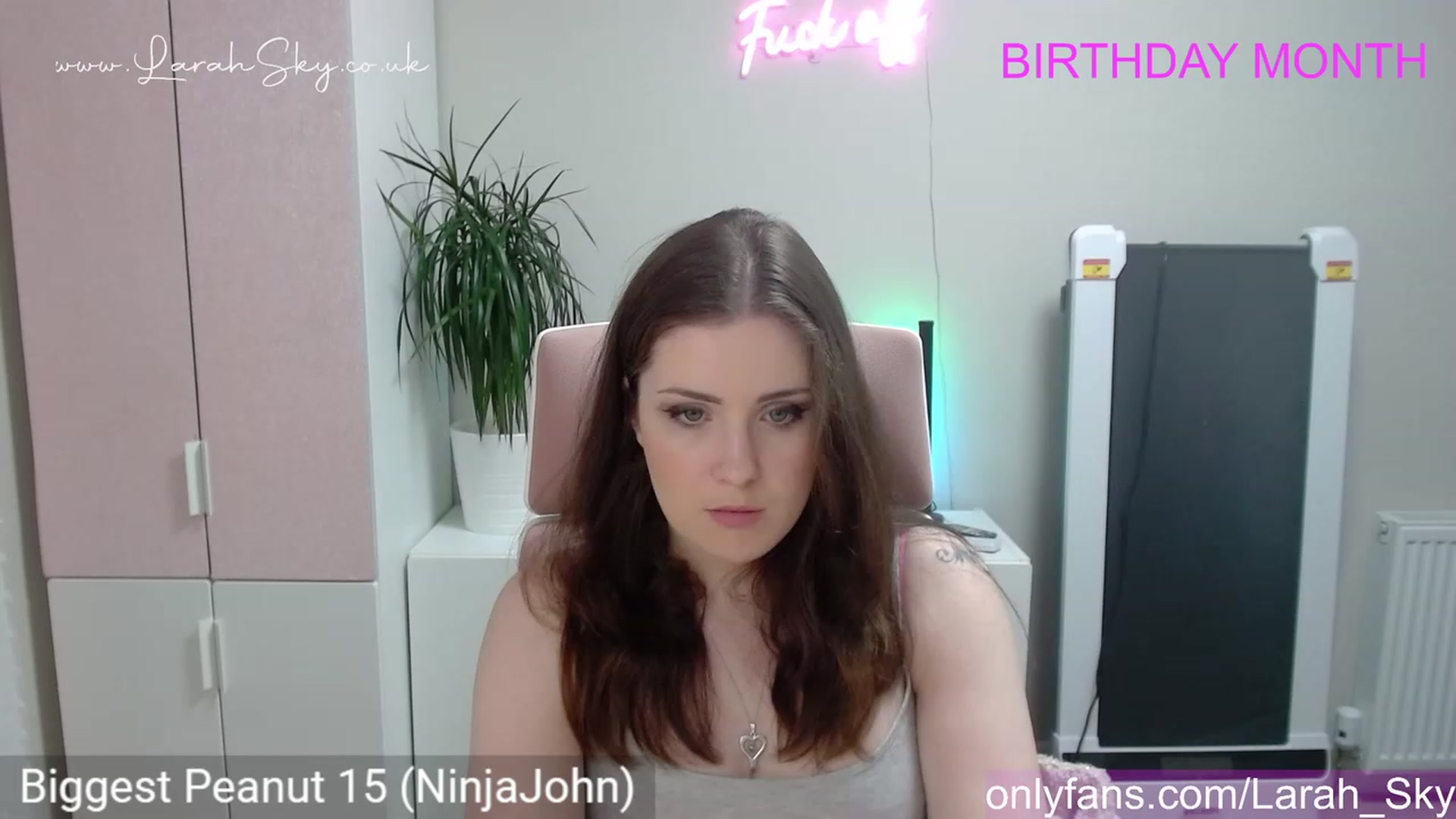 Gallery image thumbnail from Larah_Sky's myfreecams stream on, 06/02/2023, 20:56 image 6 of 20