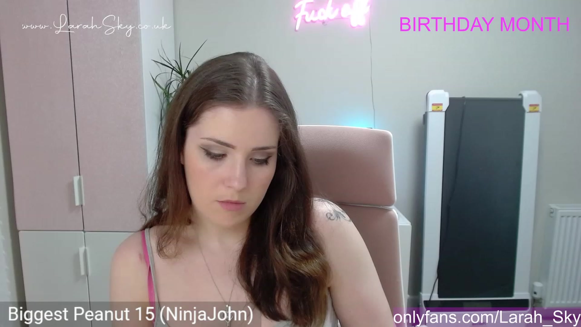 Gallery image thumbnail from Larah_Sky's myfreecams stream on, 06/02/2023, 20:56 image 18 of 20