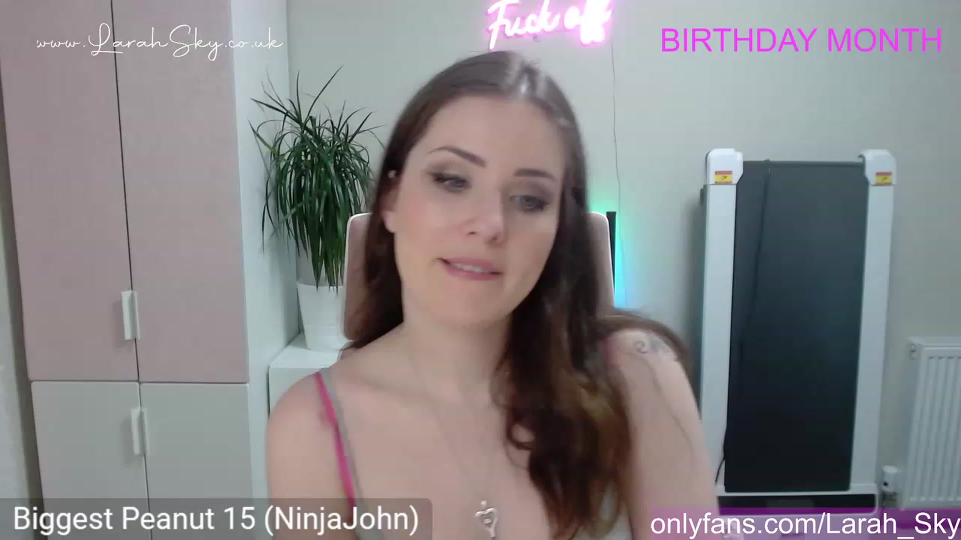 Gallery image thumbnail from Larah_Sky's myfreecams stream on, 06/02/2023, 20:56 image 9 of 20