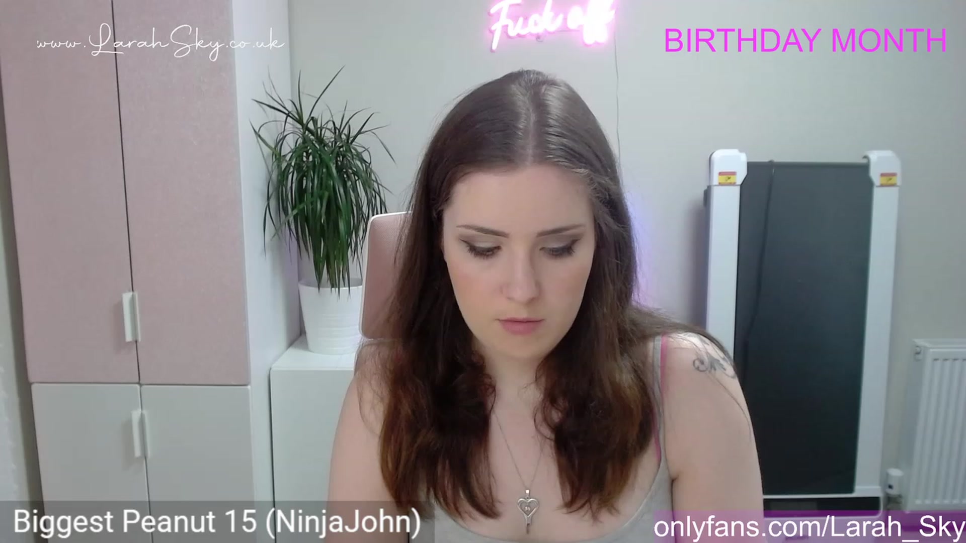 Gallery image thumbnail from Larah_Sky's myfreecams stream on, 06/02/2023, 20:56 image 8 of 20