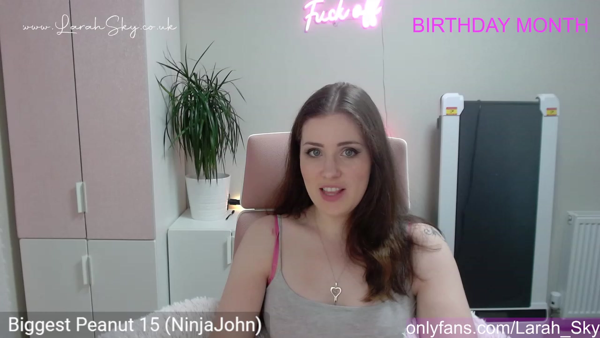 Gallery image thumbnail from Larah_Sky's myfreecams stream on, 06/02/2023, 20:56 image 10 of 20