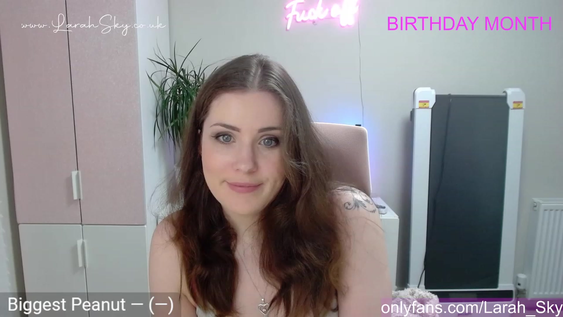Gallery image thumbnail from Larah_Sky's myfreecams stream on, 06/02/2023, 20:56 image 2 of 20
