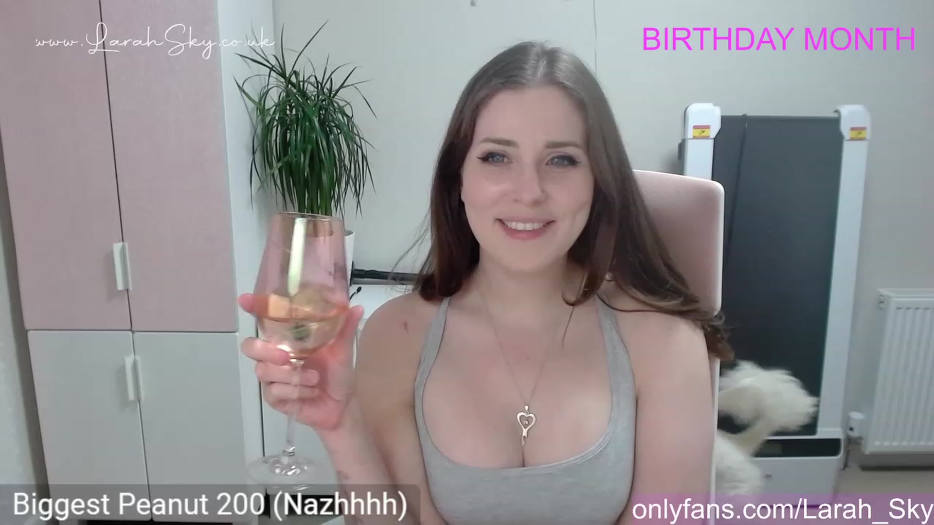 Gallery image thumbnail from Larah_Sky's myfreecams stream on, 06/04/2023, 21:48 image 5 of 20