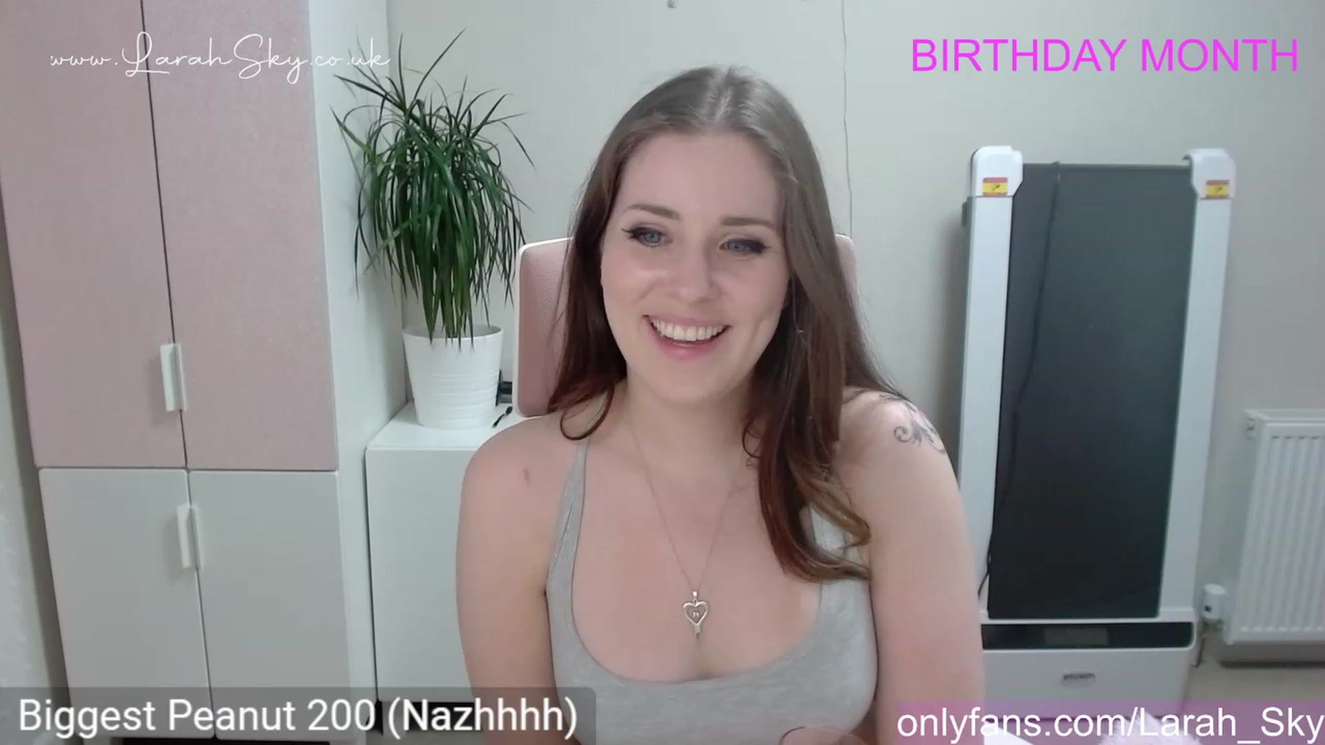Gallery image thumbnail from Larah_Sky's myfreecams stream on, 06/04/2023, 23:26 image 7 of 20