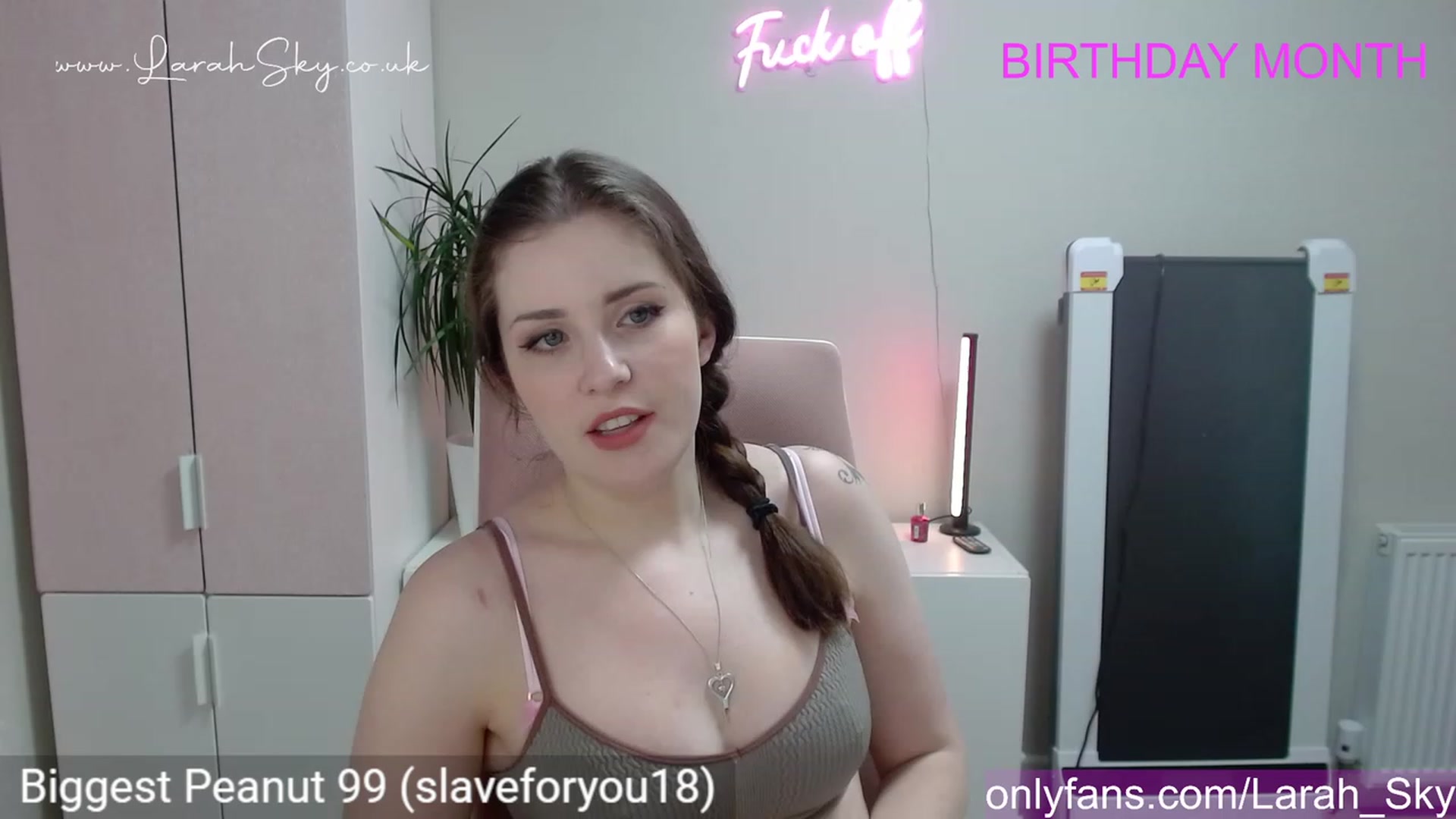 Gallery image thumbnail from Larah_Sky's myfreecams stream on, 06/07/2023, 21:48 image 9 of 20