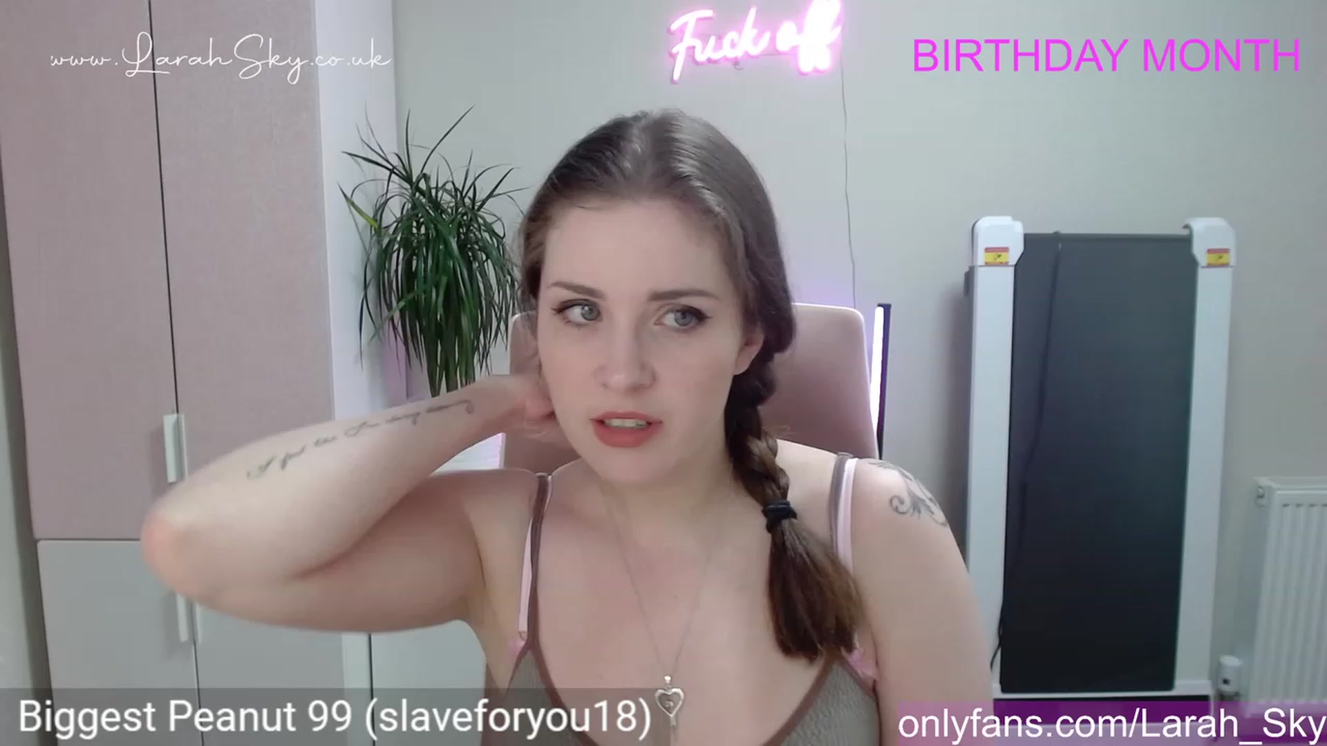 Gallery image thumbnail from Larah_Sky's myfreecams stream on, 06/07/2023, 21:48 image 7 of 20