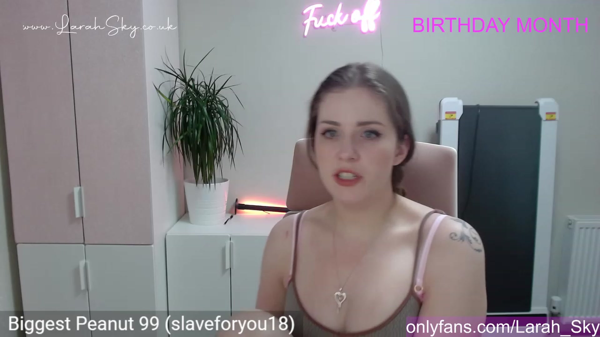 Gallery image thumbnail from Larah_Sky's myfreecams stream on, 06/07/2023, 23:39 image 4 of 20
