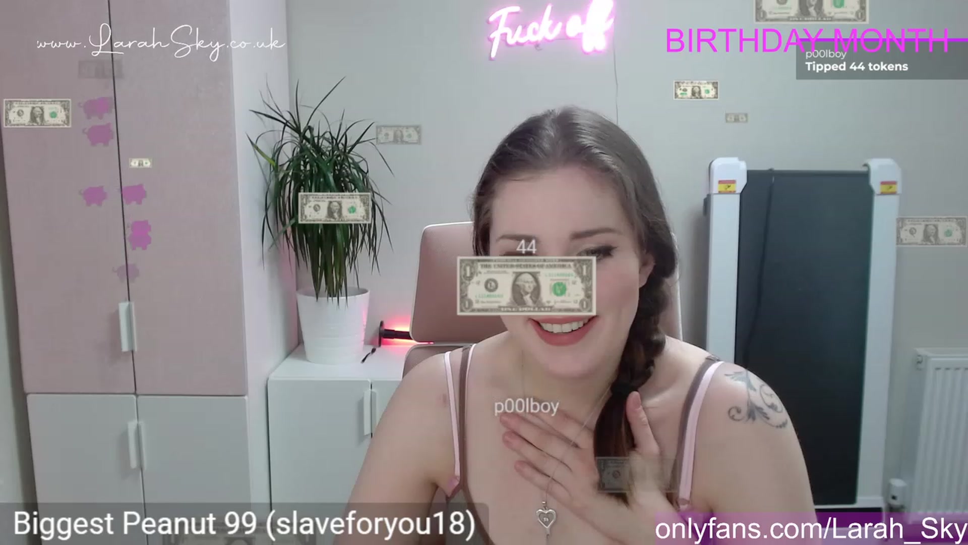 Gallery image thumbnail from Larah_Sky's myfreecams stream on, 06/07/2023, 23:39 image 3 of 20