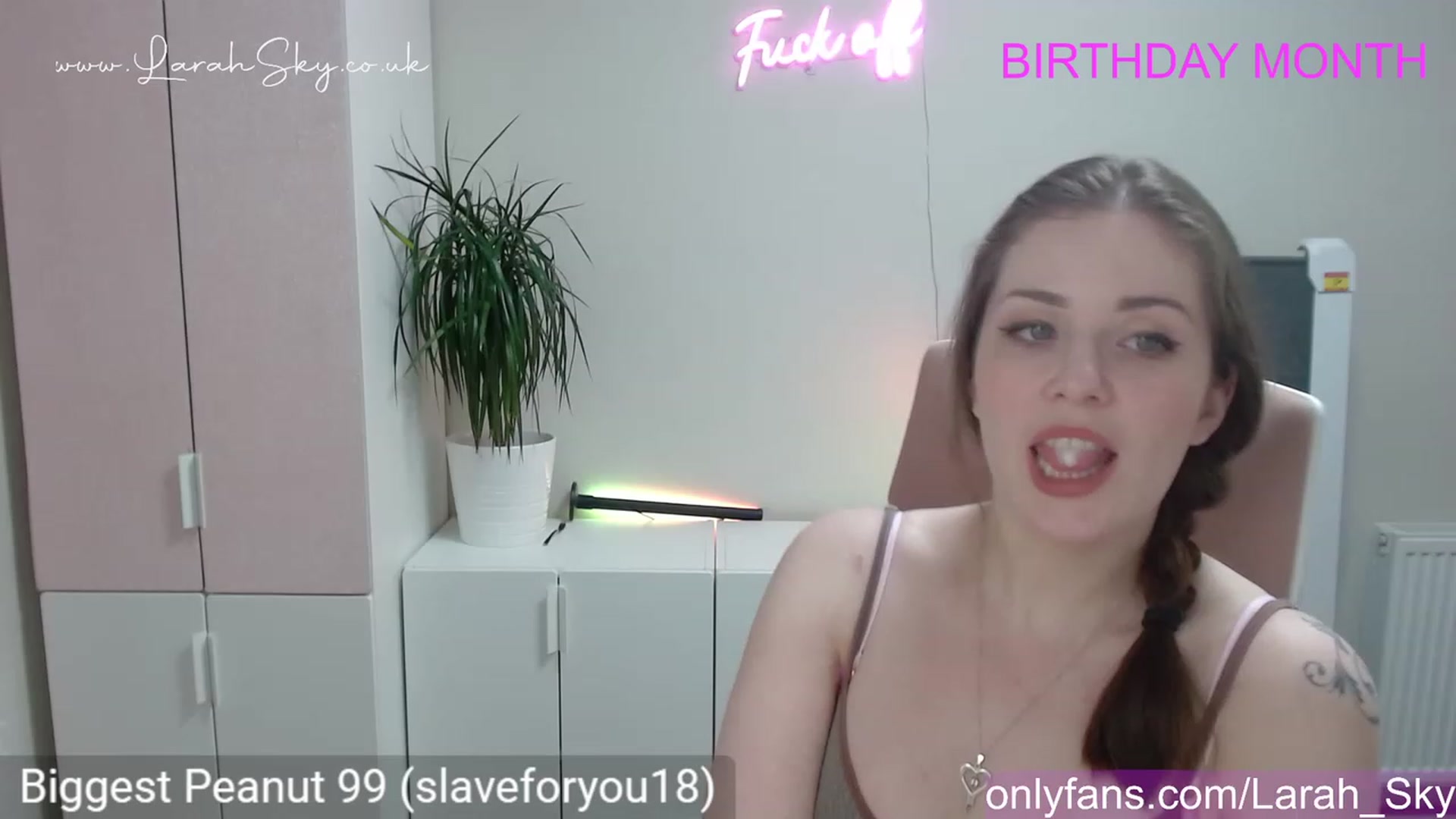 Gallery image thumbnail from Larah_Sky's myfreecams stream on, 06/07/2023, 23:39 image 6 of 20