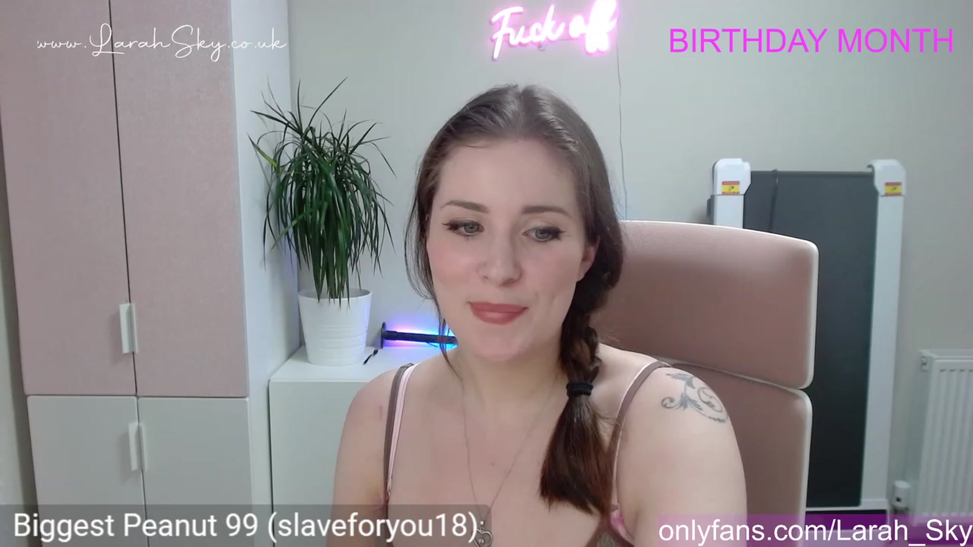 Gallery image thumbnail from Larah_Sky's myfreecams stream on, 06/07/2023, 23:39 image 12 of 20