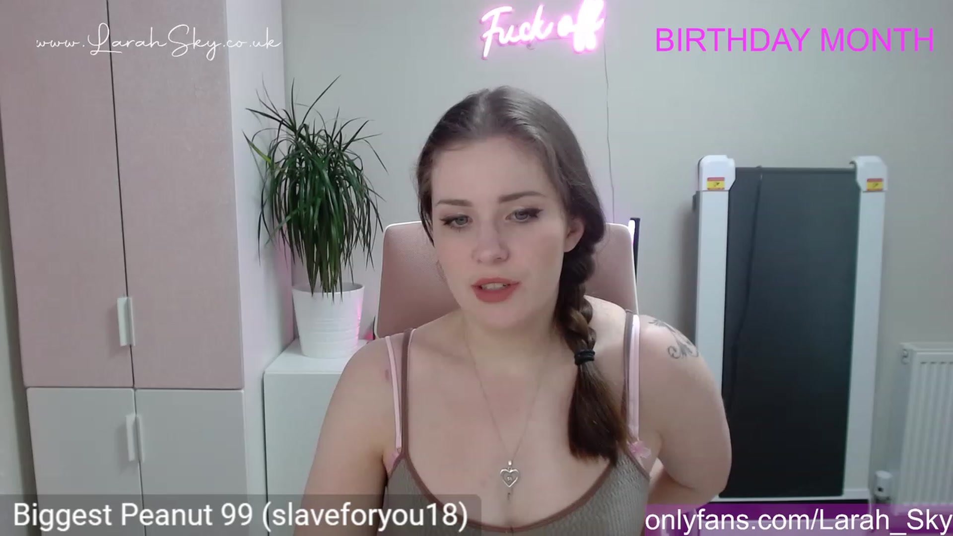 Gallery image thumbnail from Larah_Sky's myfreecams stream on, 06/07/2023, 23:39 image 2 of 20