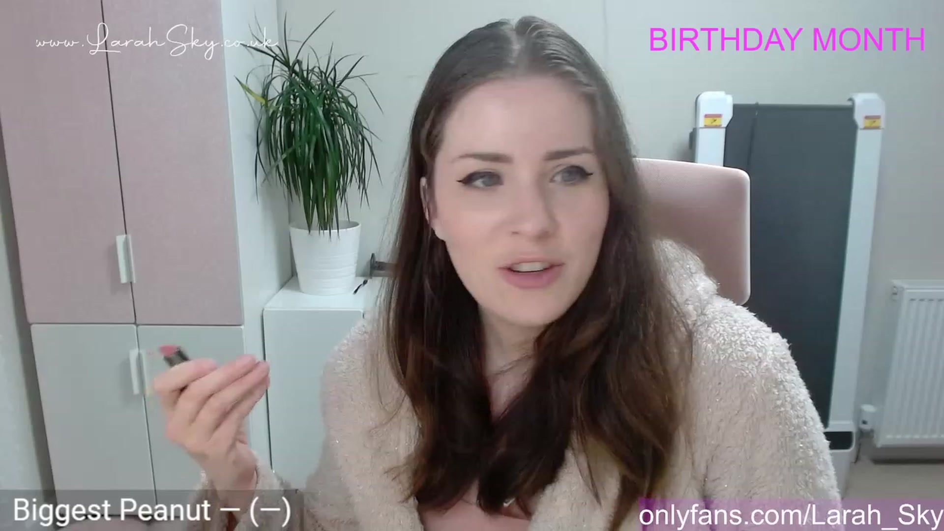 Gallery image thumbnail from Larah_Sky's myfreecams stream on, 06/09/2023, 21:49 image 2 of 20