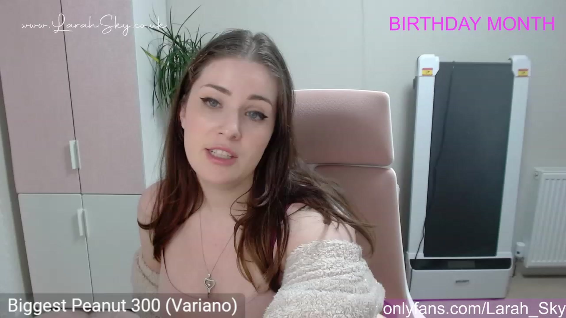 Gallery image thumbnail from Larah_Sky's myfreecams stream on, 06/09/2023, 23:33 image 14 of 20