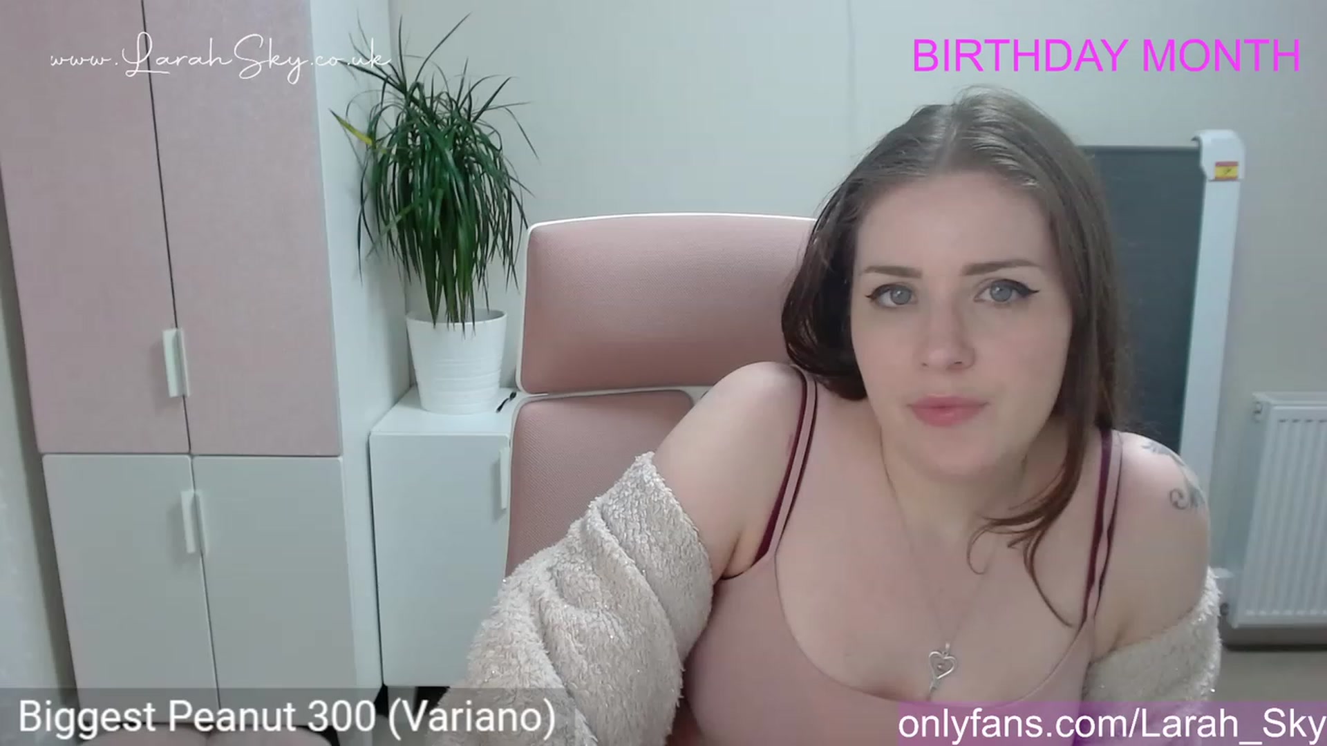 Gallery image thumbnail from Larah_Sky's myfreecams stream on, 06/09/2023, 23:33 image 16 of 20