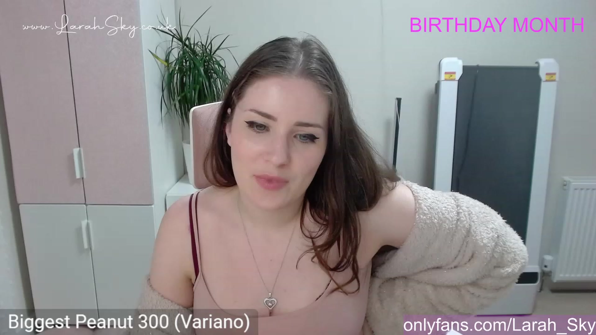 Gallery image thumbnail from Larah_Sky's myfreecams stream on, 06/09/2023, 23:33 image 17 of 20