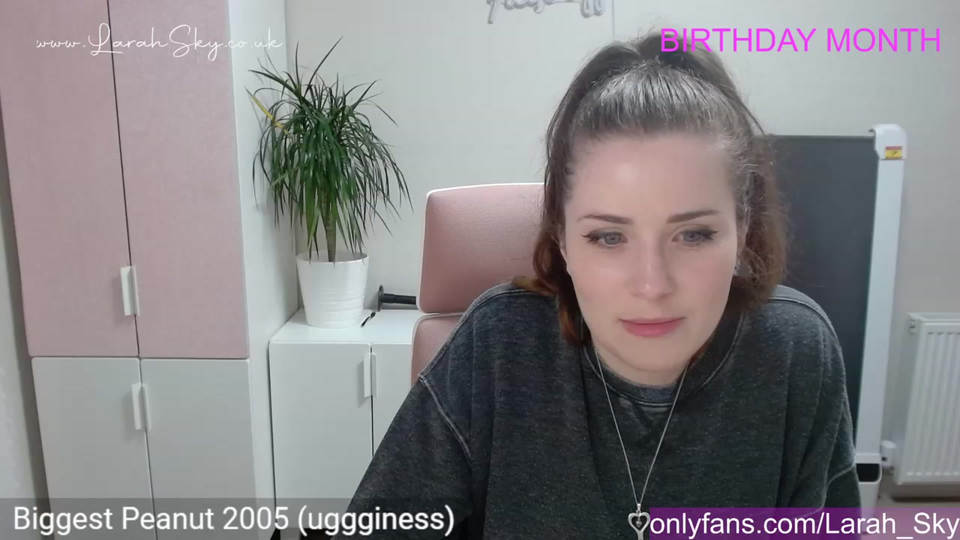 Gallery image thumbnail from Larah_Sky's myfreecams stream on, 06/11/2023, 23:34 image 20 of 20