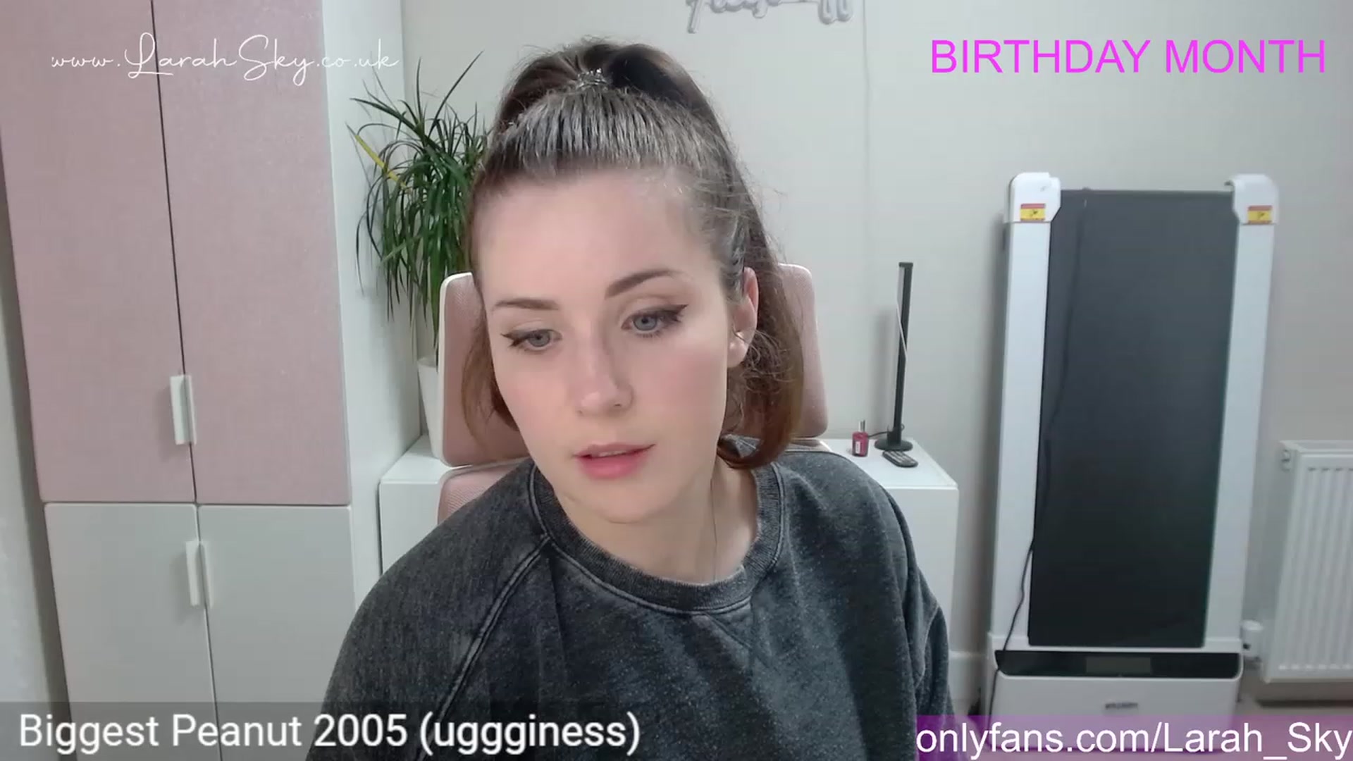 Gallery image thumbnail from Larah_Sky's myfreecams stream on, 06/11/2023, 23:34 image 4 of 20