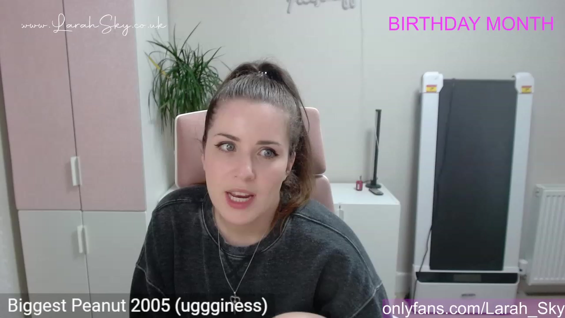 Gallery image thumbnail from Larah_Sky's myfreecams stream on, 06/11/2023, 23:34 image 11 of 20
