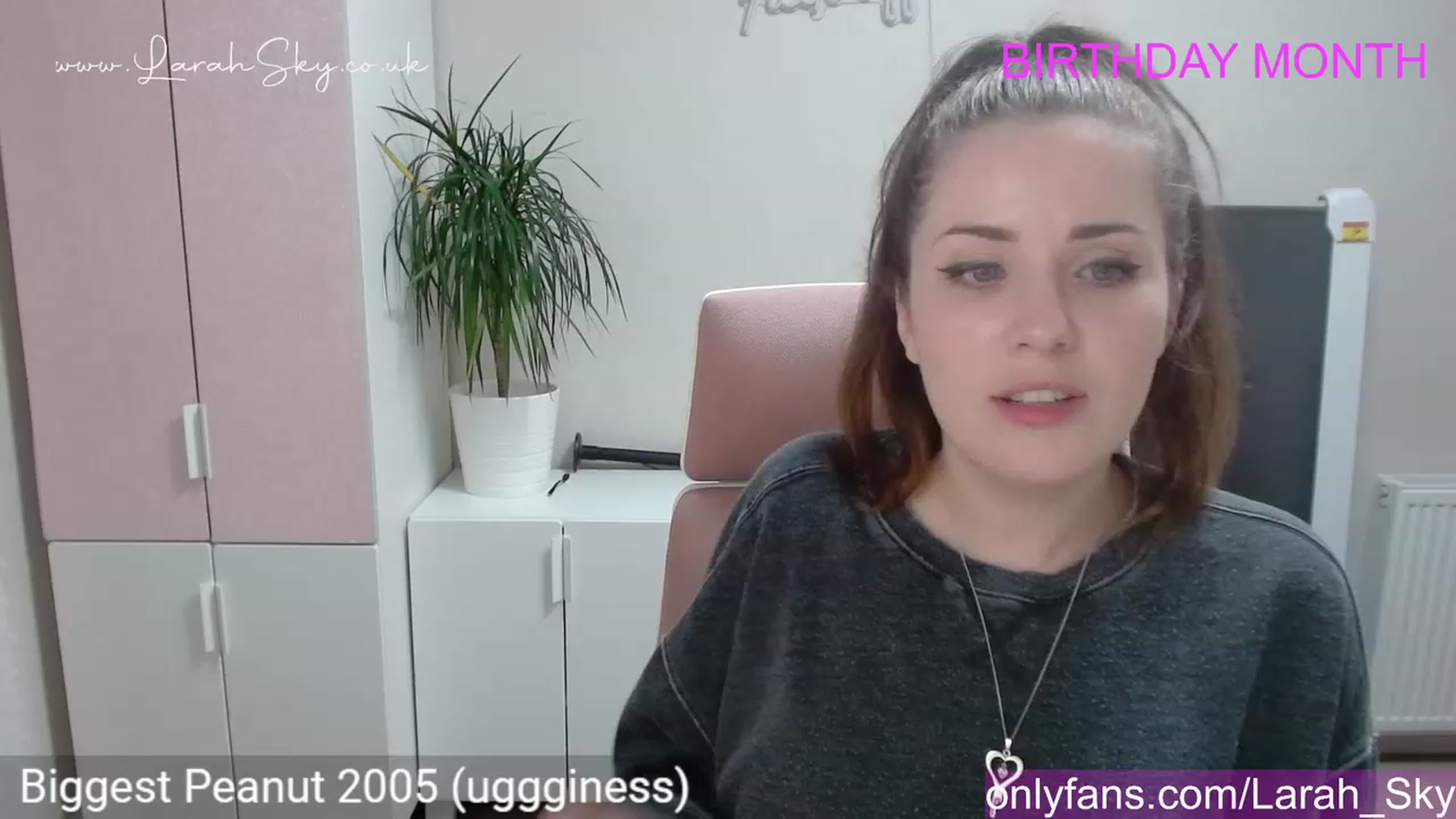 Gallery image thumbnail from Larah_Sky's myfreecams stream on, 06/12/2023, 24:24 image 3 of 20